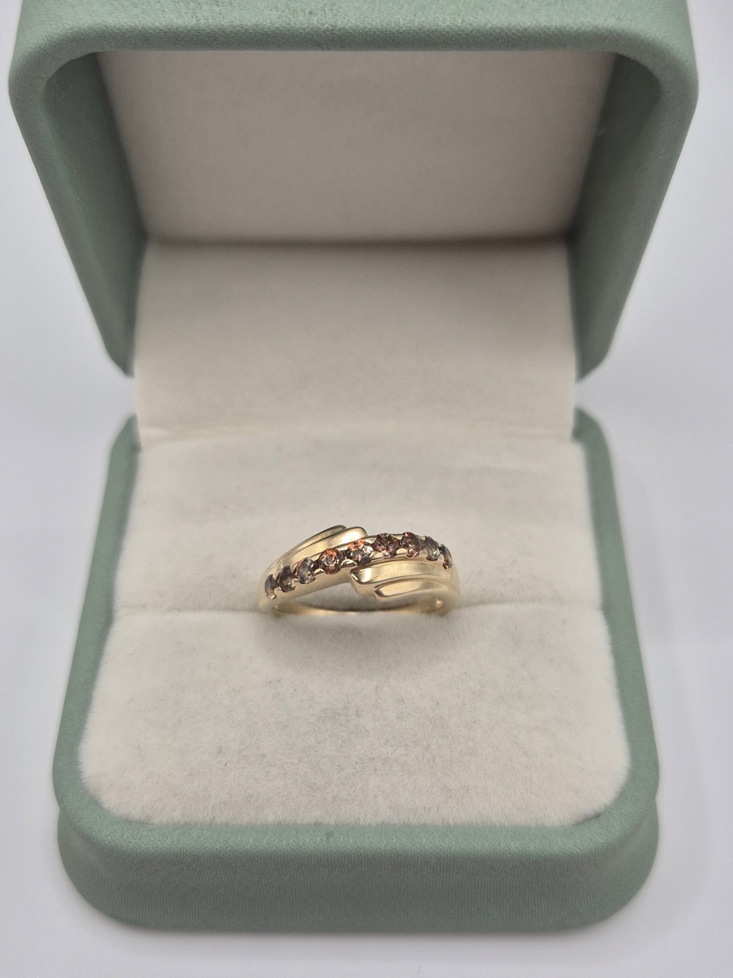 9ct gold quartz ring
