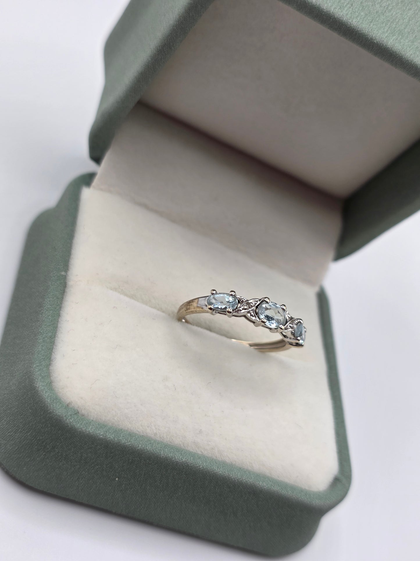 9ct gold topaz and diamond ring