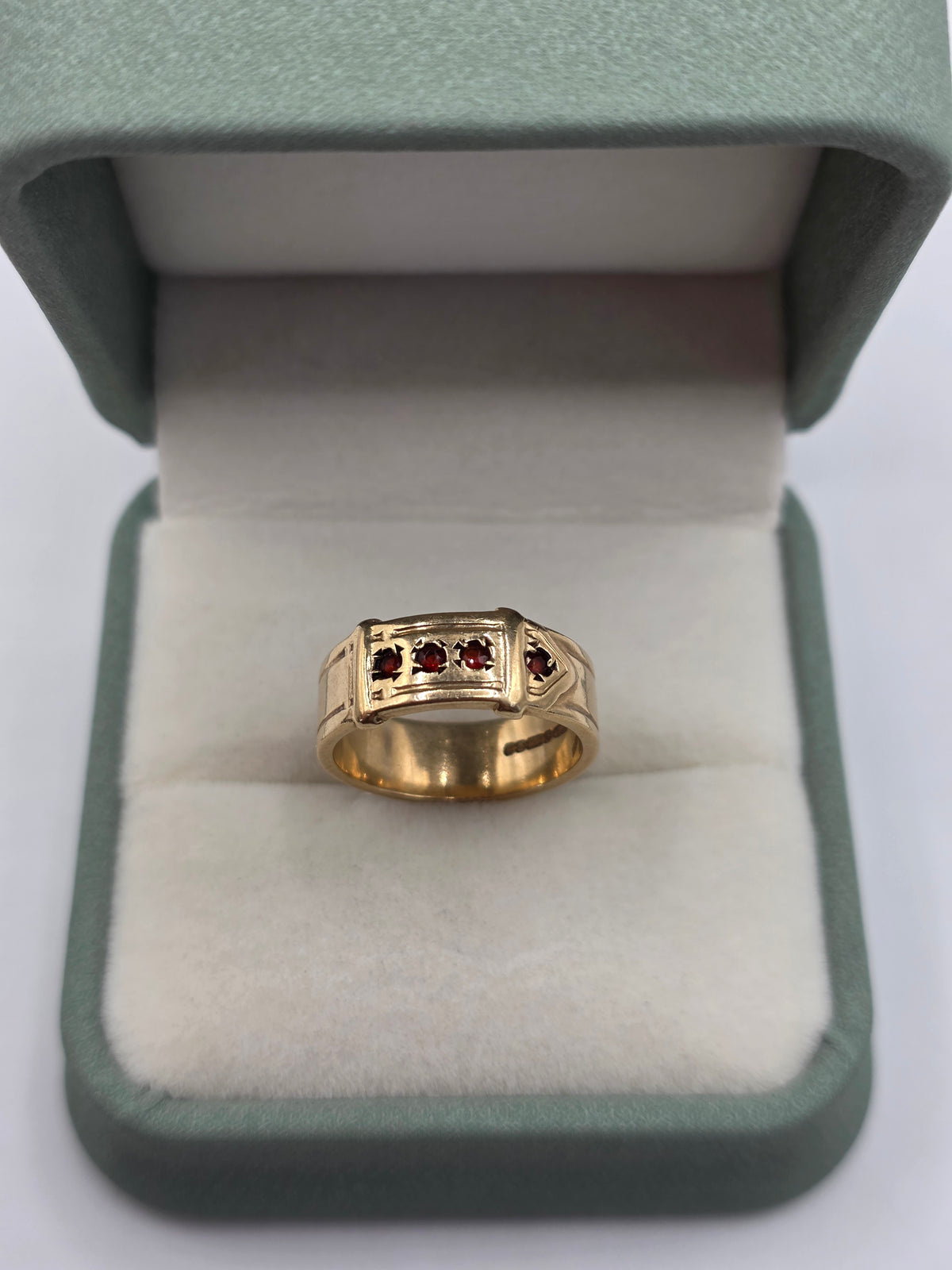 Heavy 9ct gold garnet buckle ring