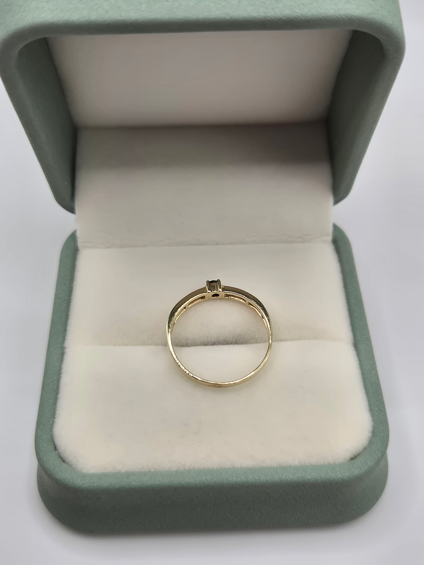 9ct gold sapphire and cz ring