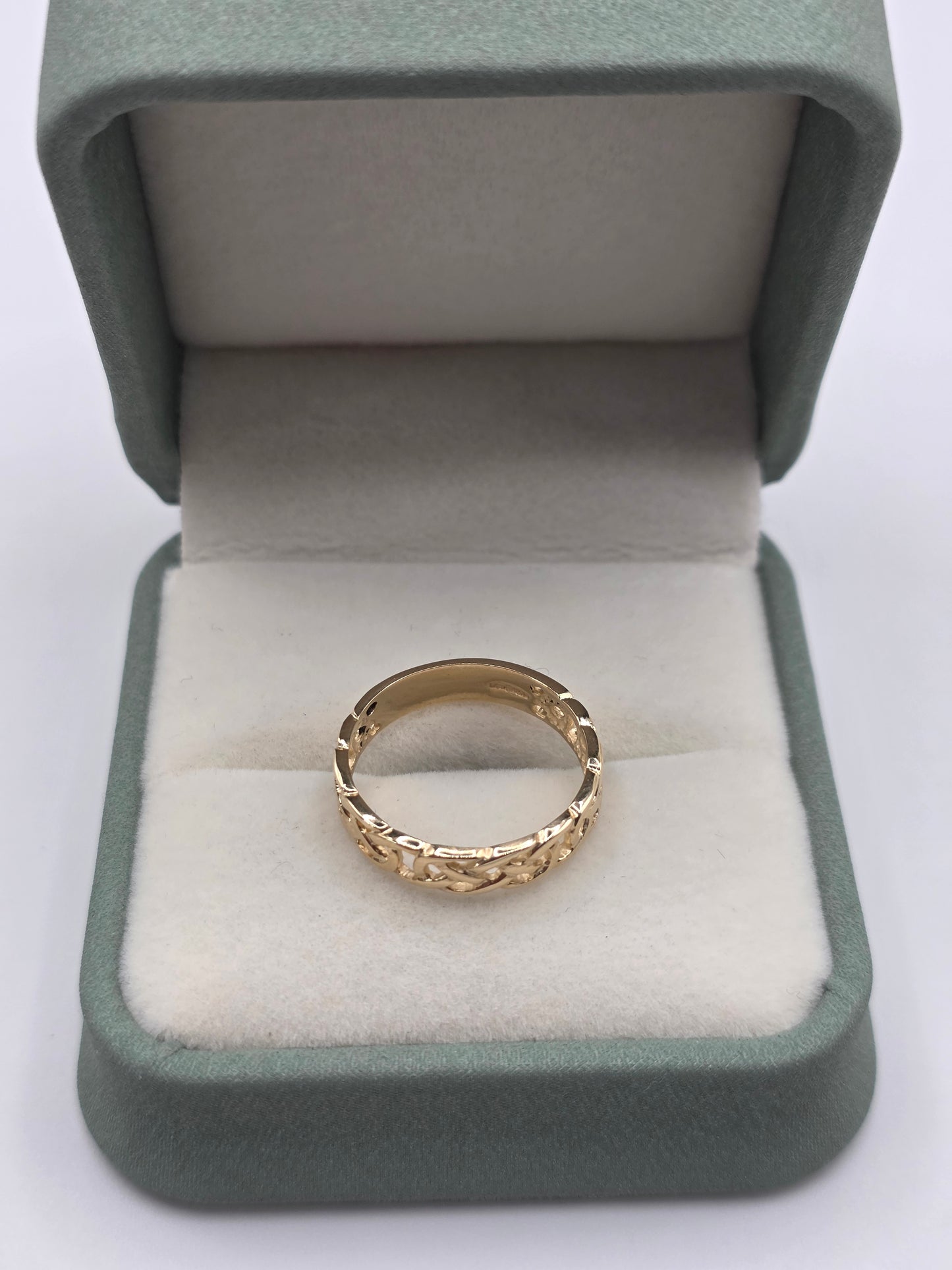 9ct gold celtic signet ring