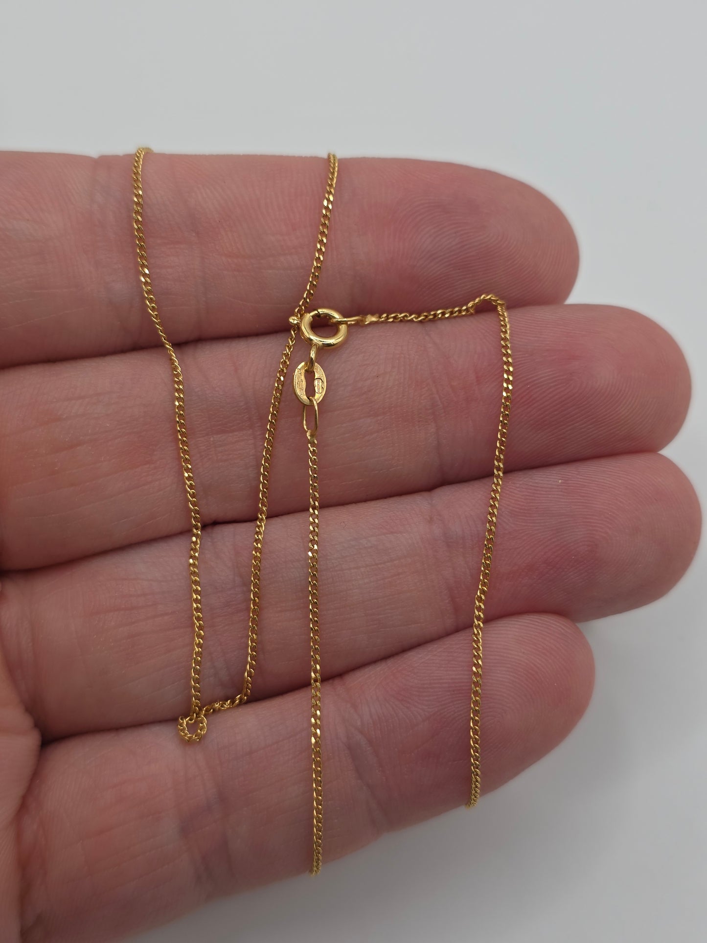 9ct gold chain (110)