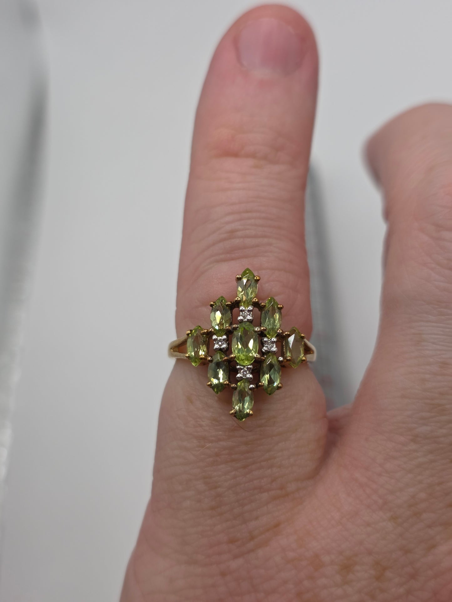 9ct gold peridot and diamond ring