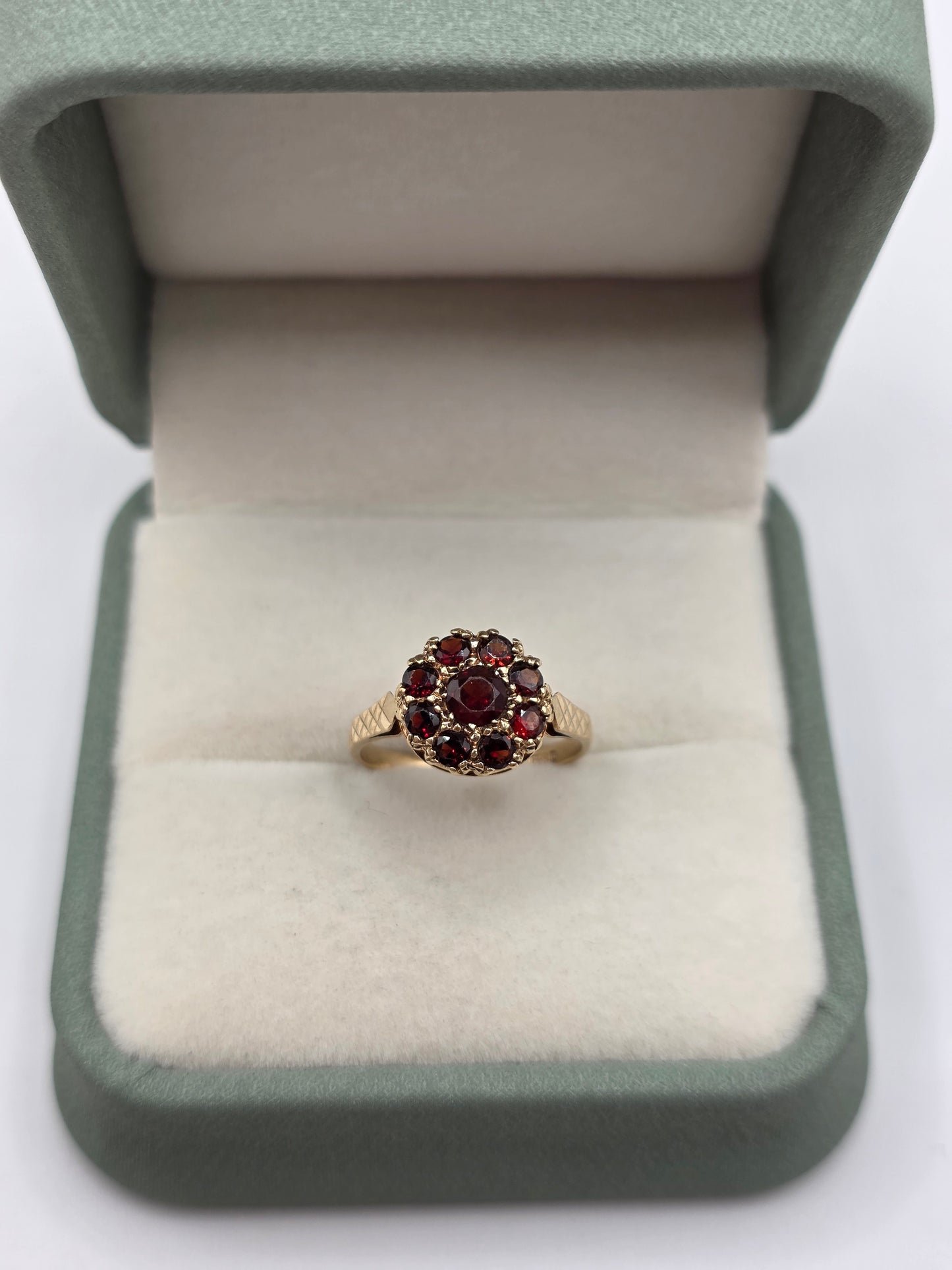 9ct gold garnet ring