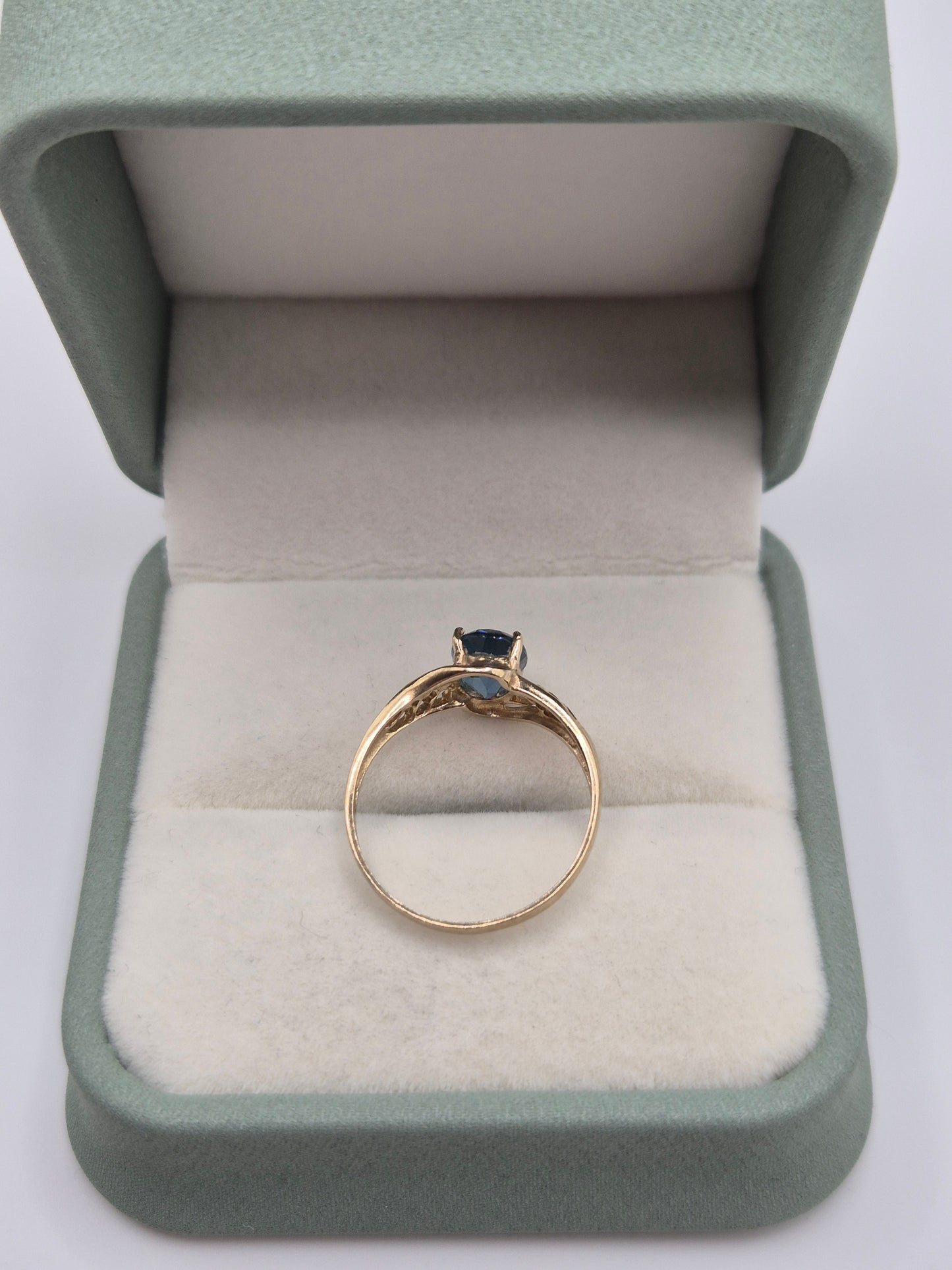 9ct gold topaz ring