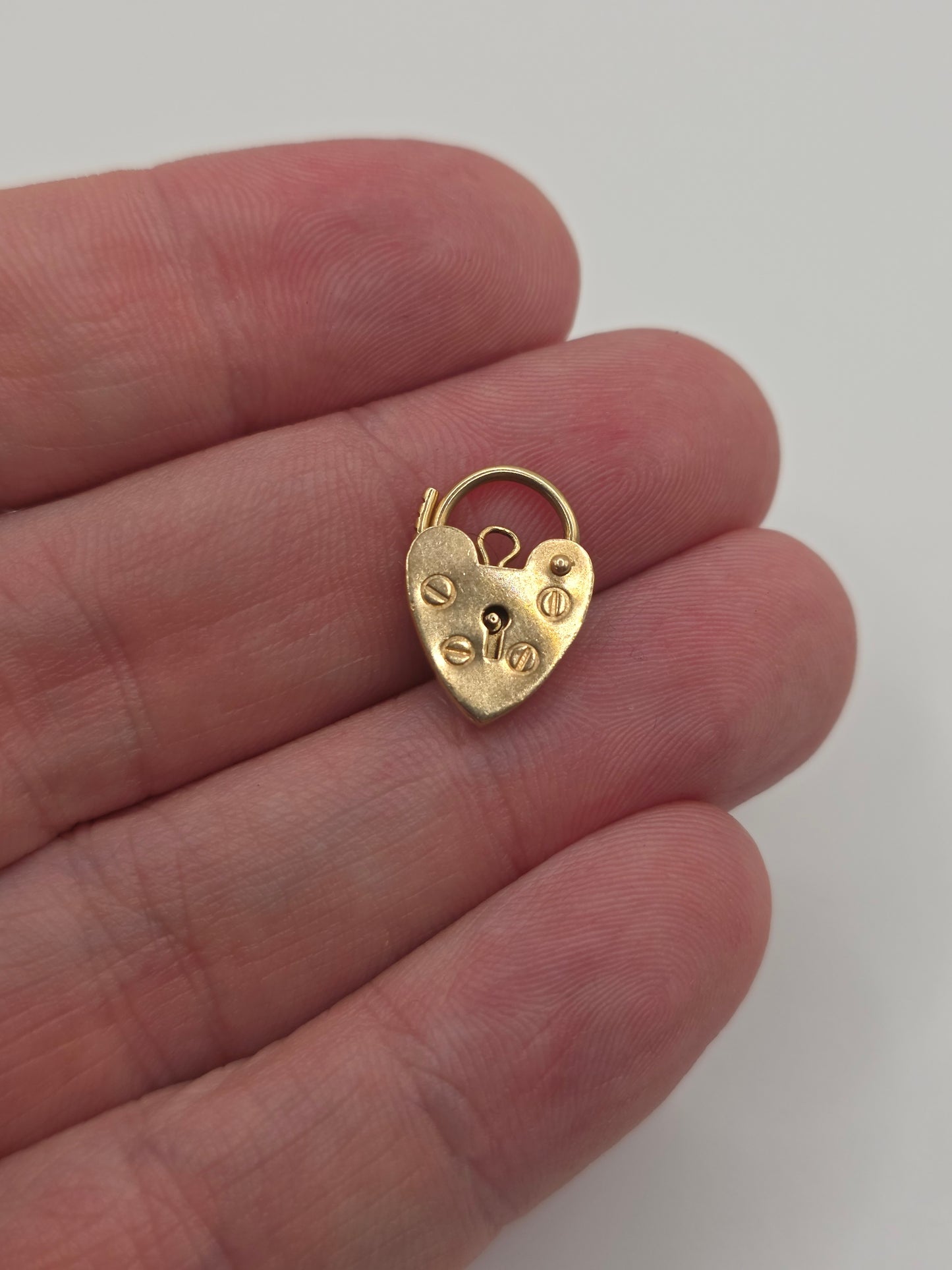 9ct gold padlock 11