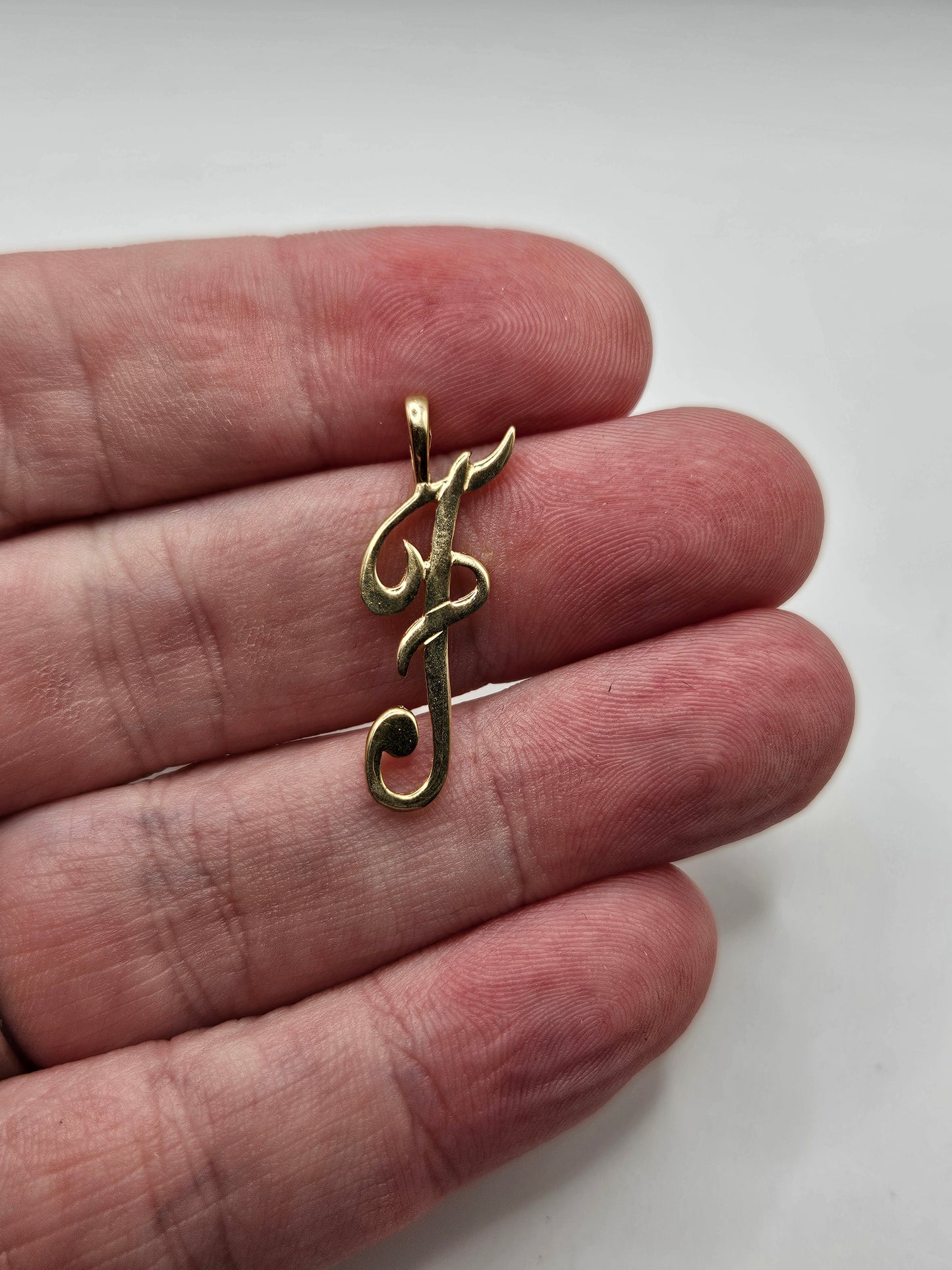 9ct gold initial pendant