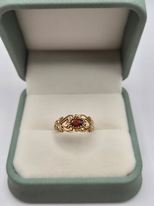 9ct gold garnet ring