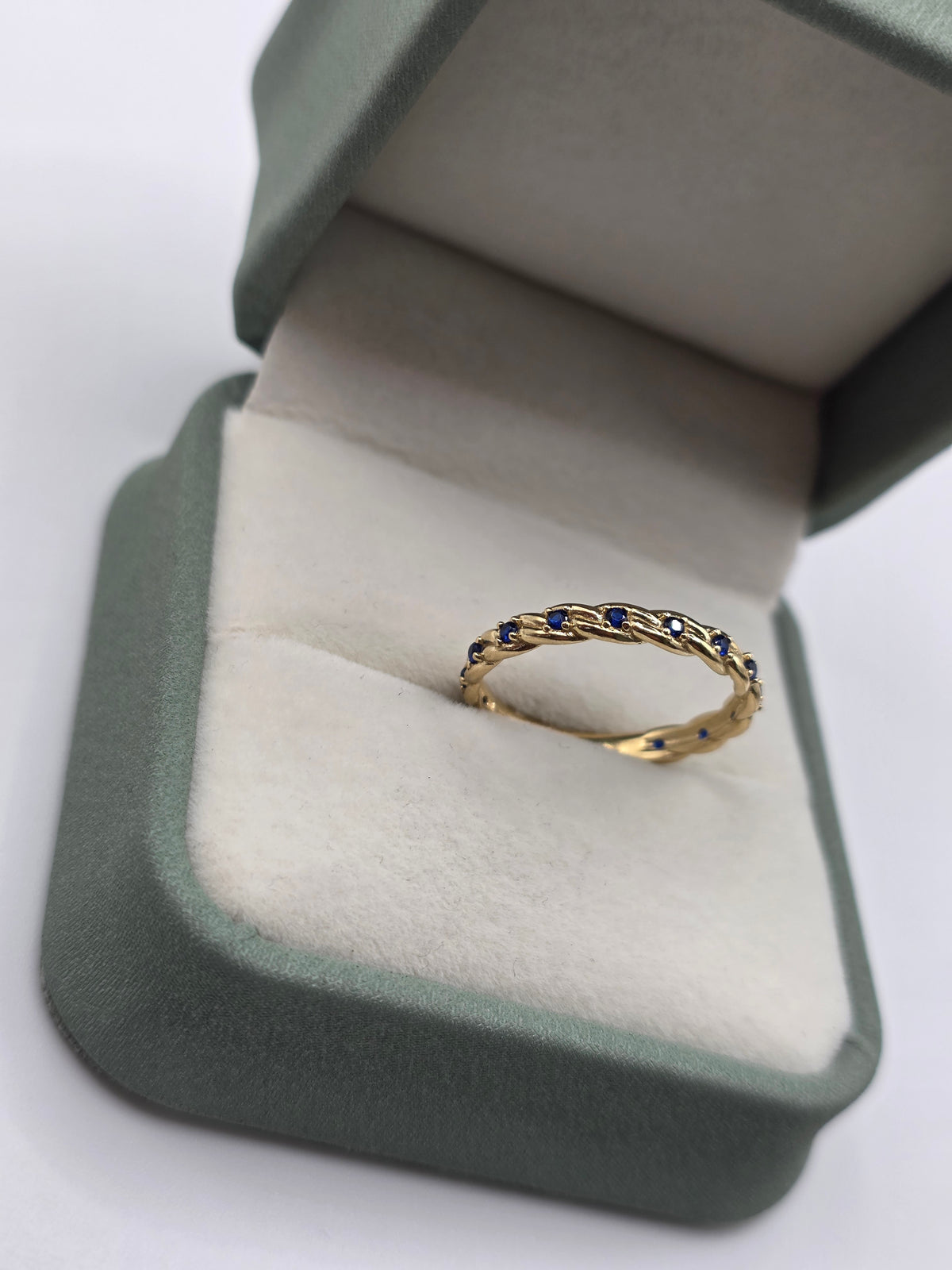 9ct gold synthetic sapphire ring