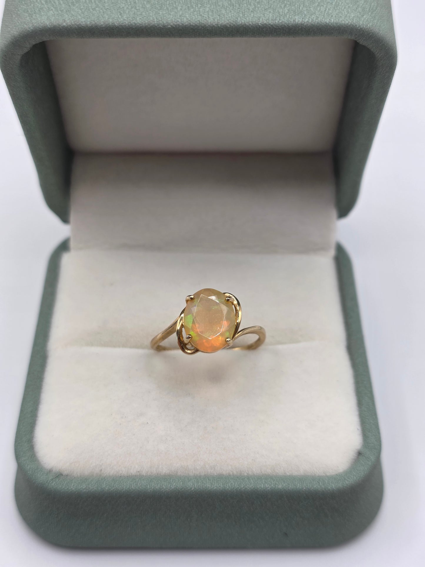 9ct gold opal ring