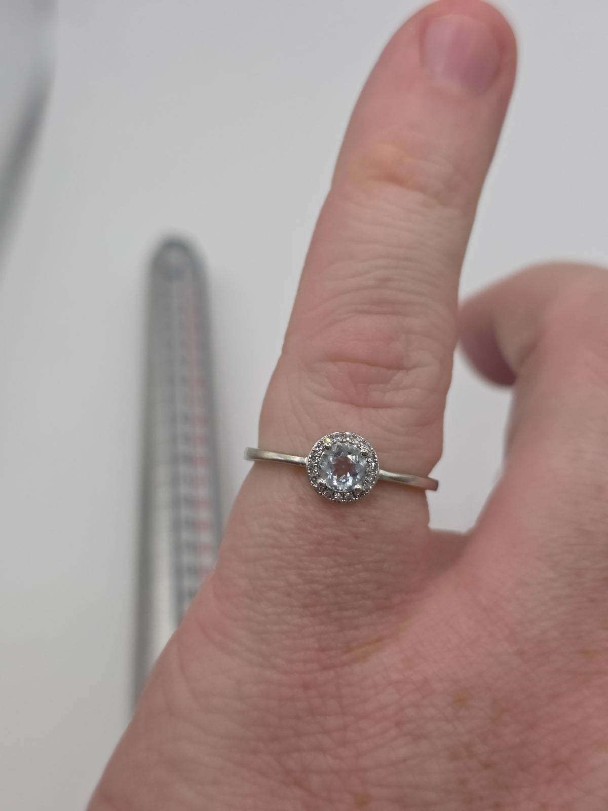 9ct white gold aquamarine and diamond ring