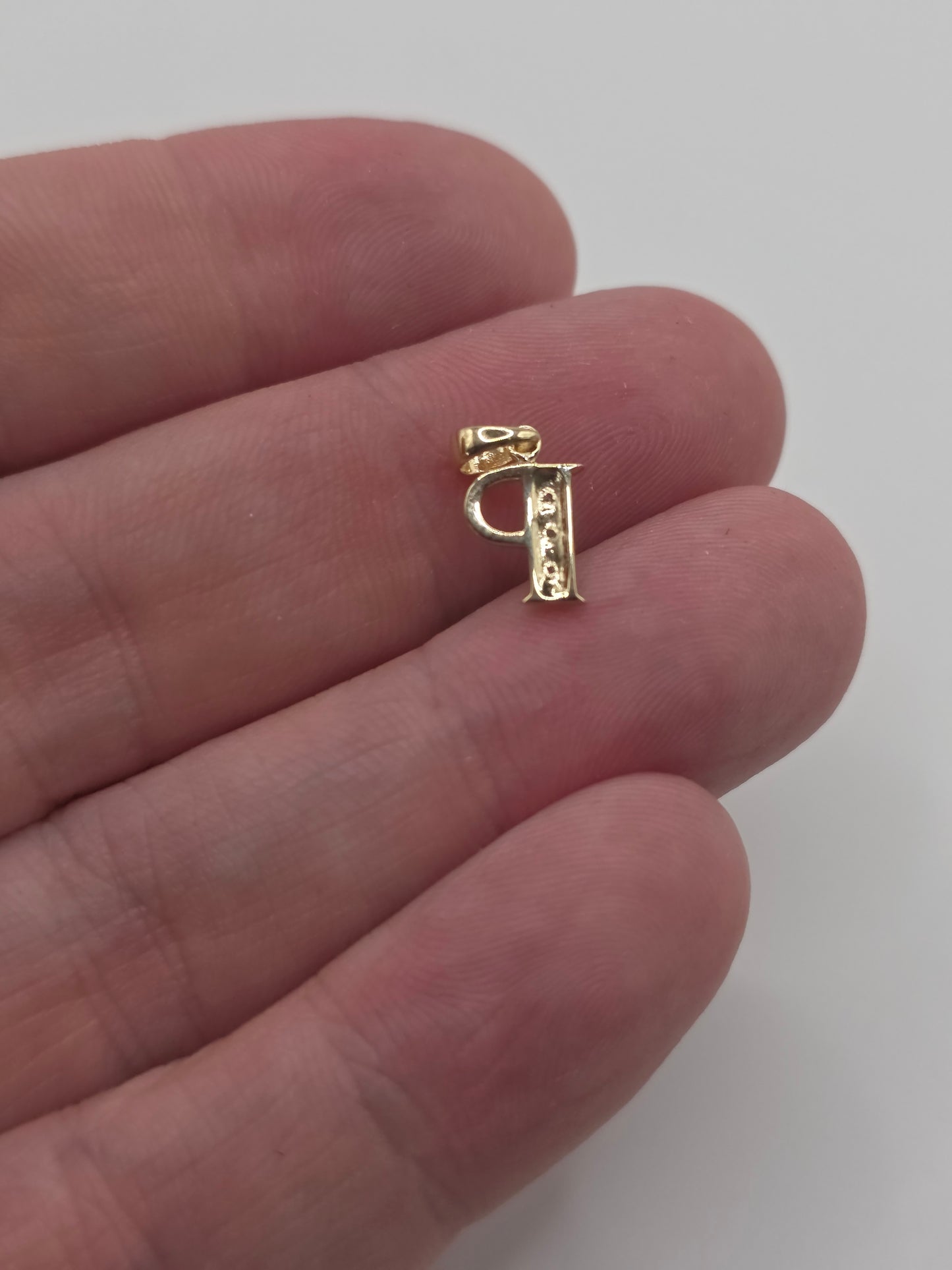 9ct gold diamond initial P pendant