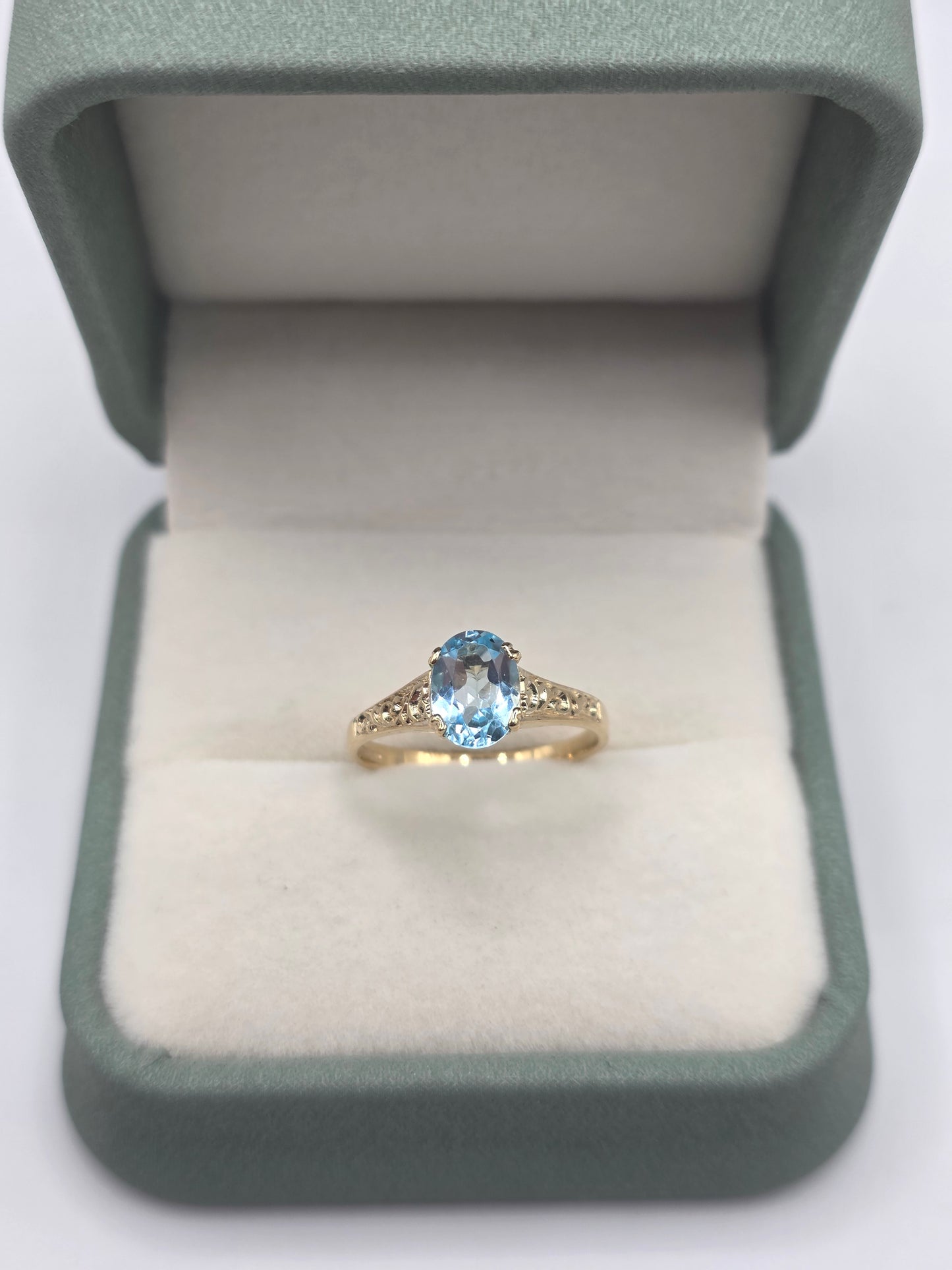 9ct gold topaz ring
