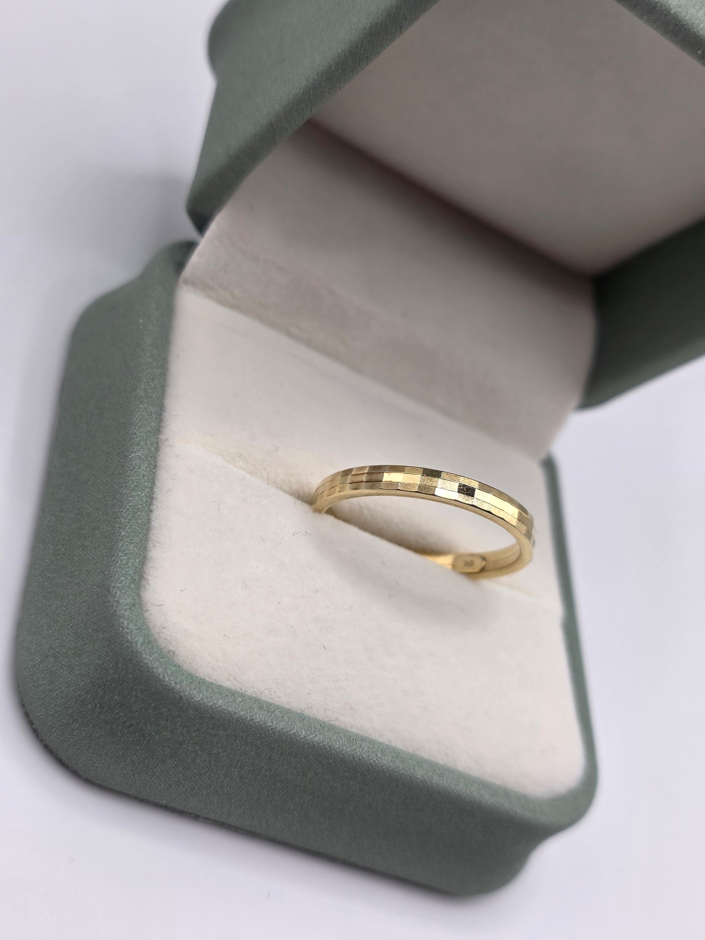 9ct gold ring