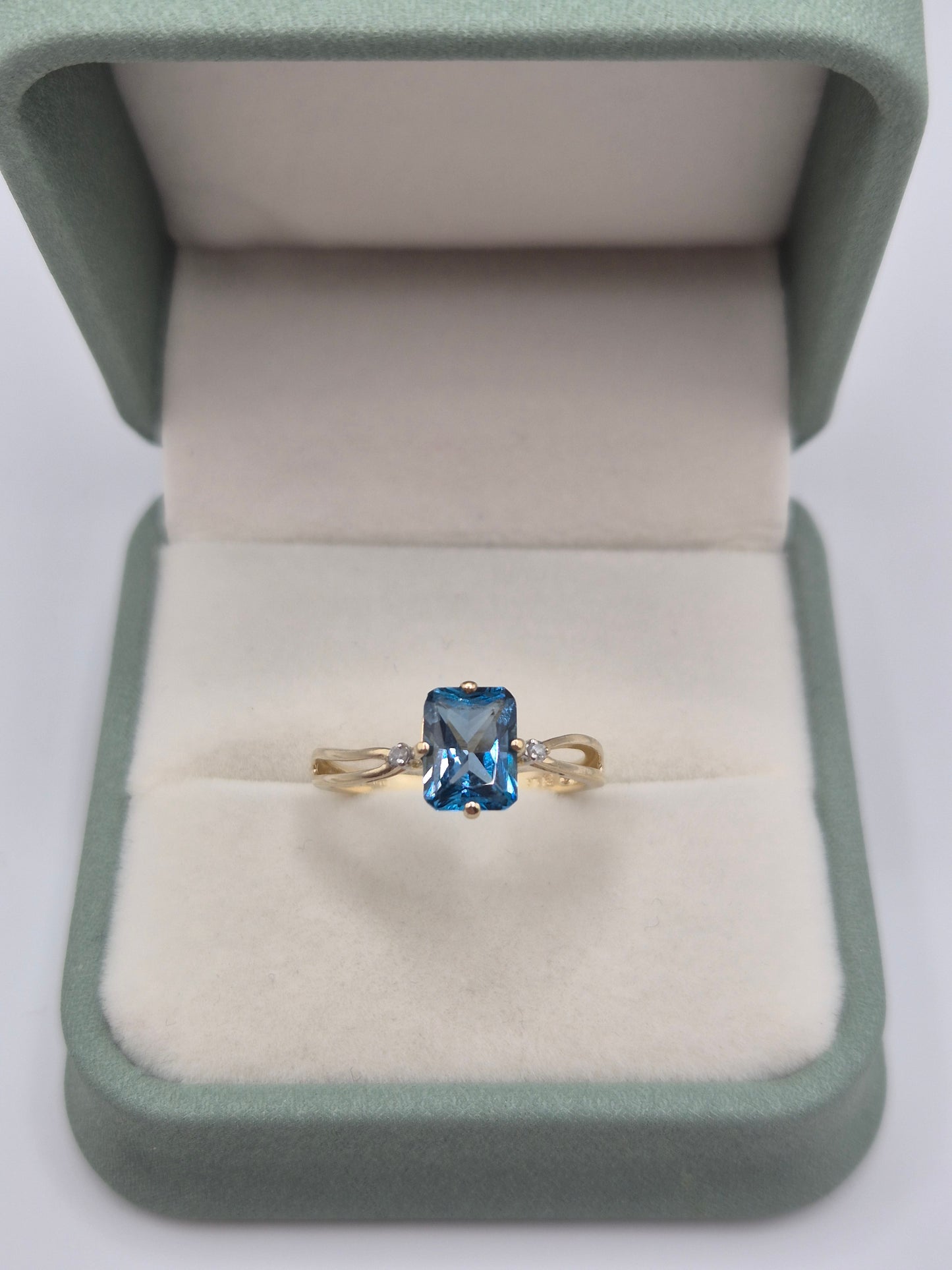 9ct gold topaz and diamond ring