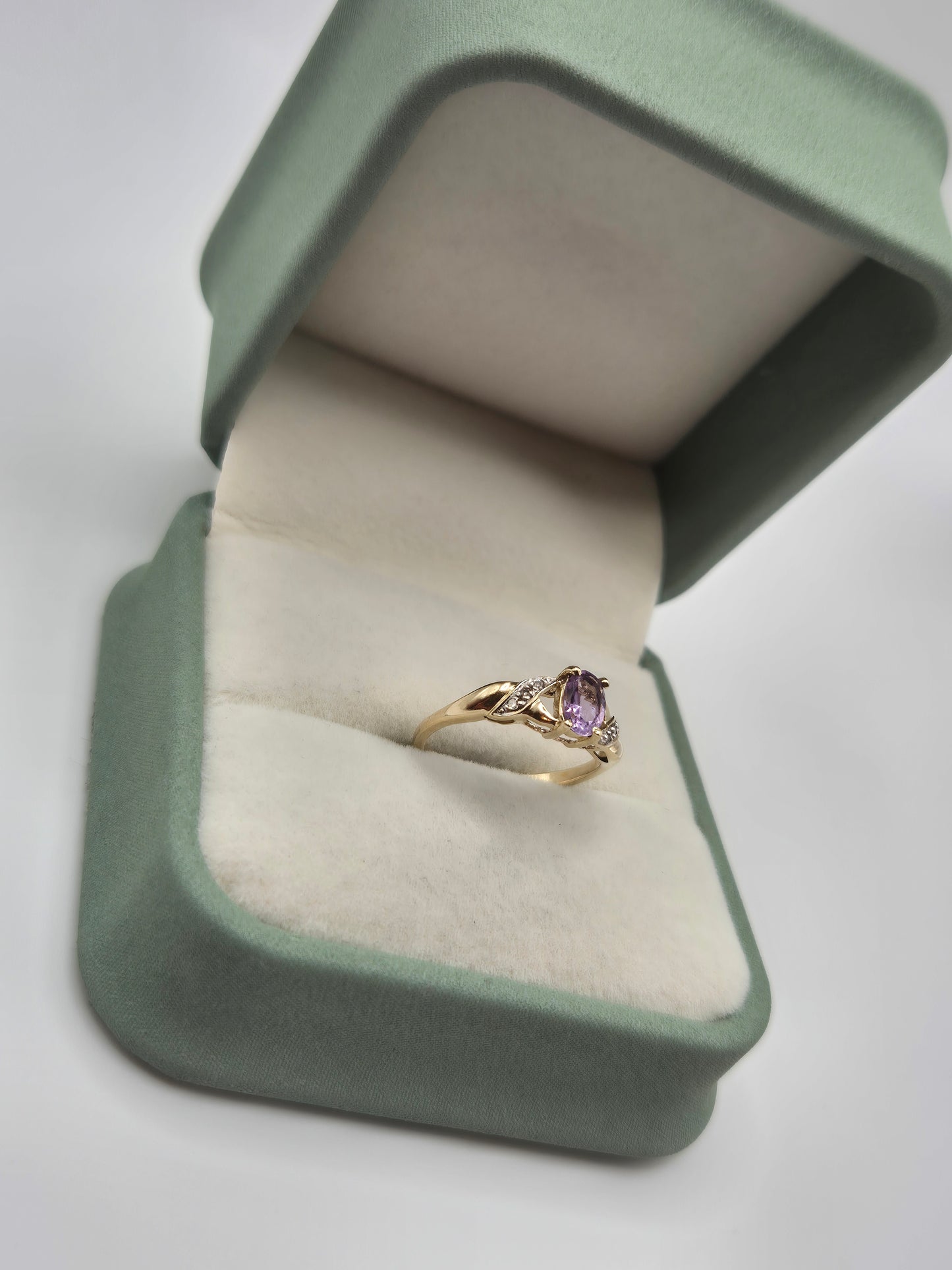 9ct gold amethyst and diamond ring
