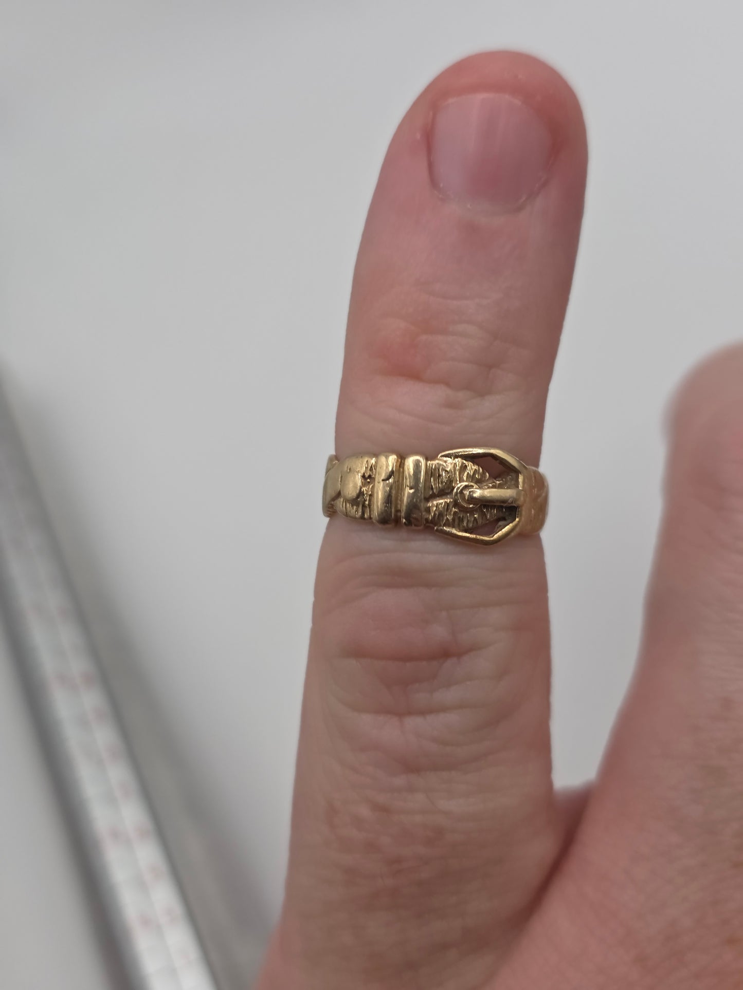 9ct gold buckle ring
