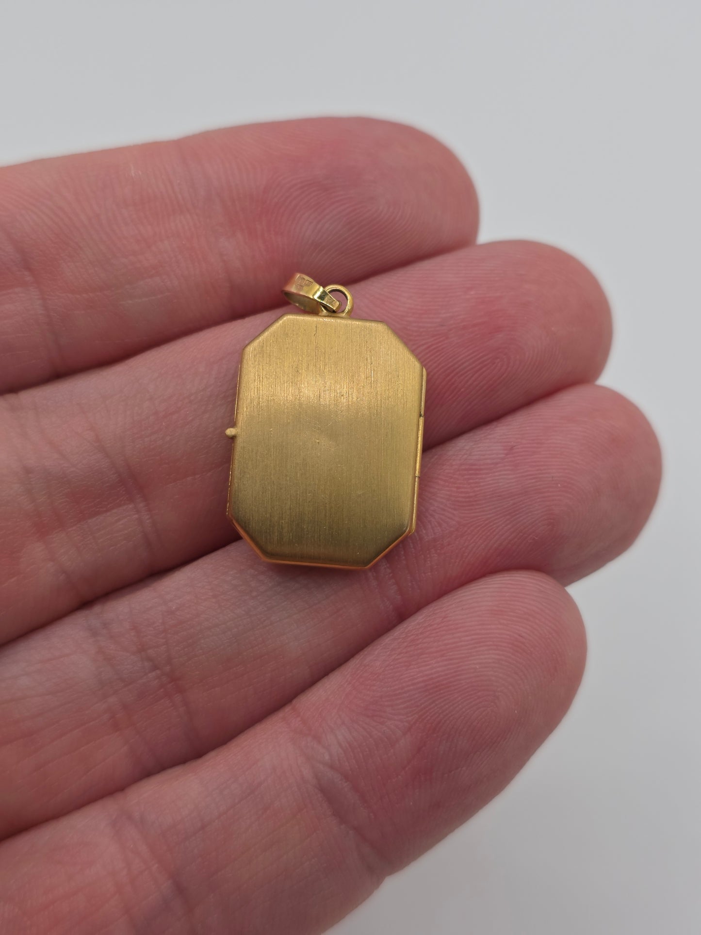 9ct gold floral locket pendant