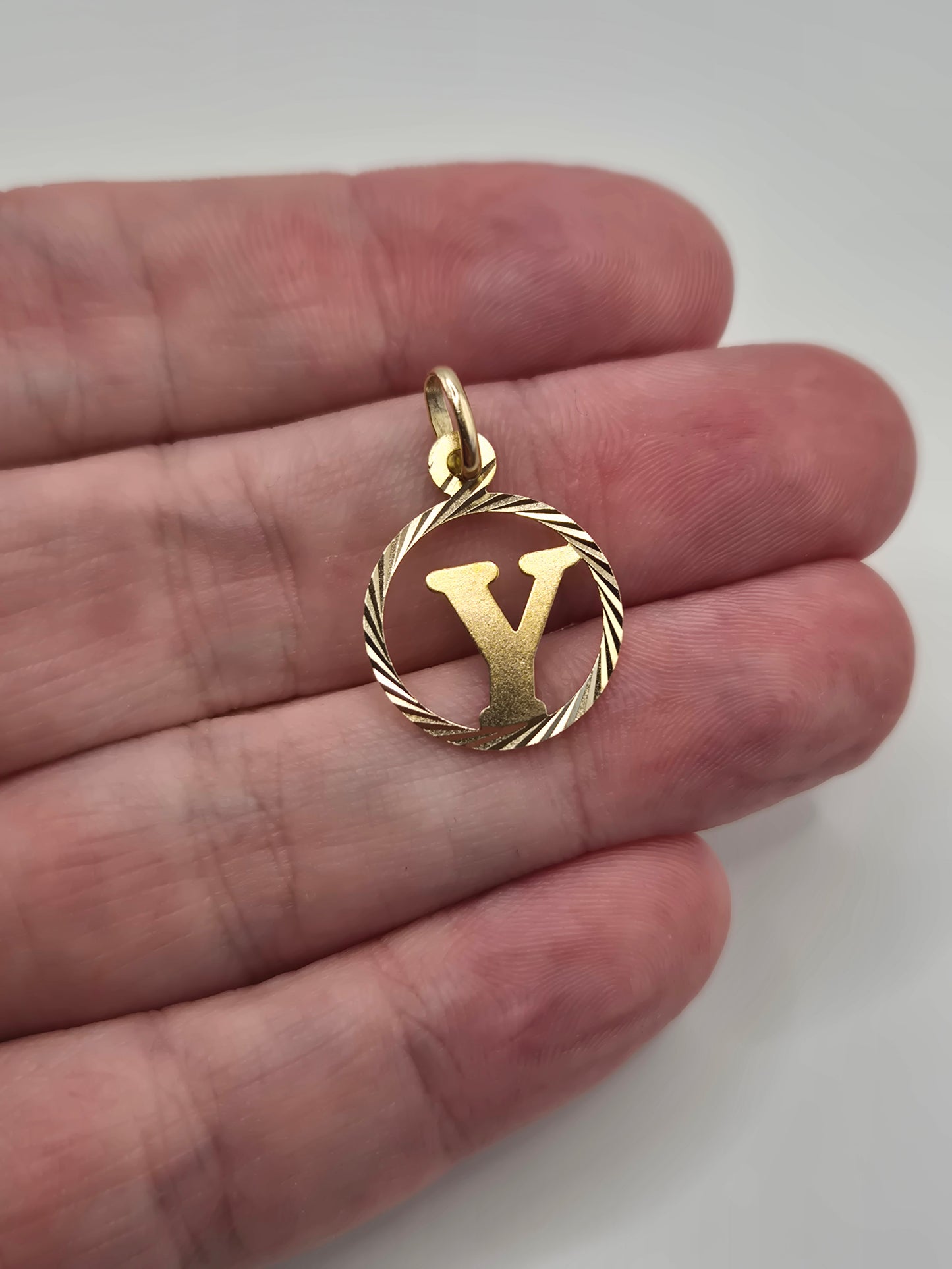 9ct gold initial pendant