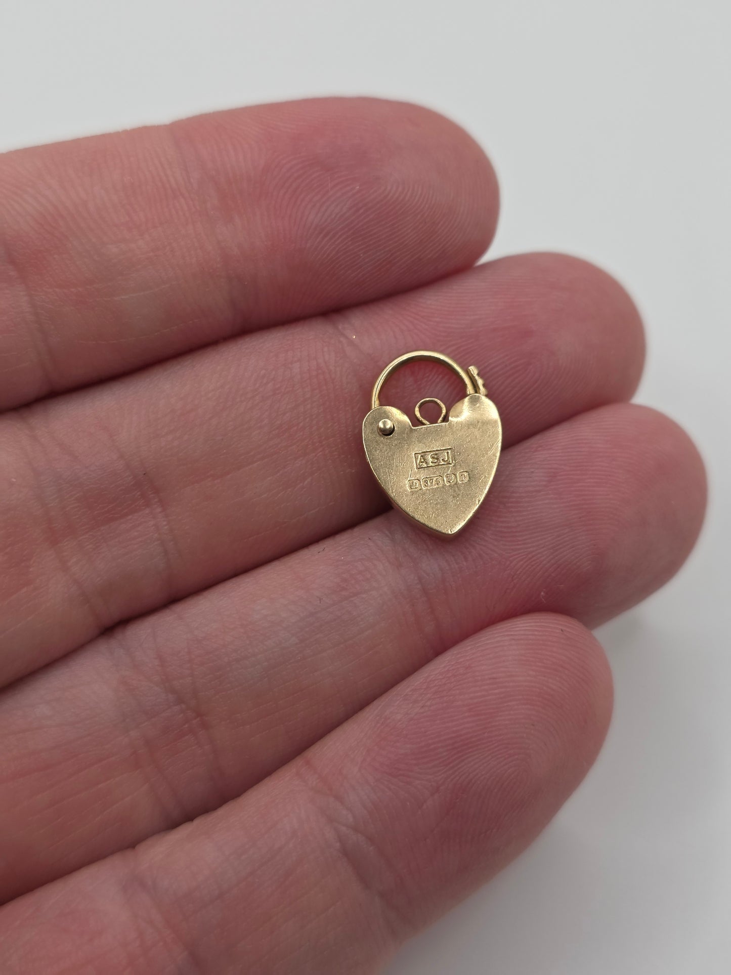 9ct gold padlock 49