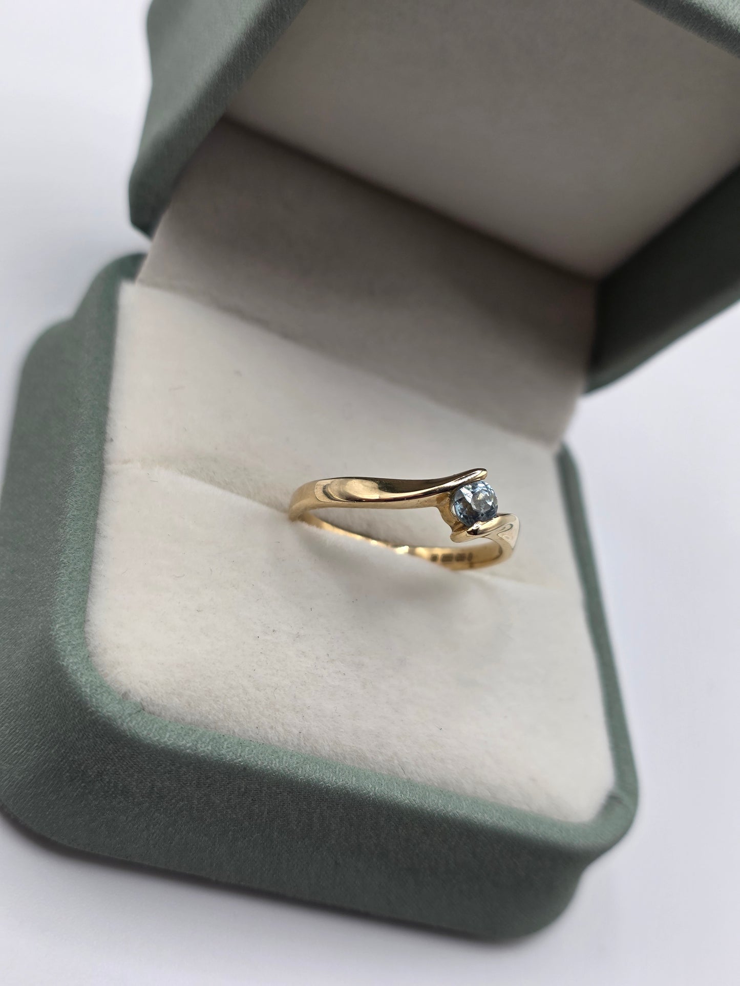 9ct gold topaz ring
