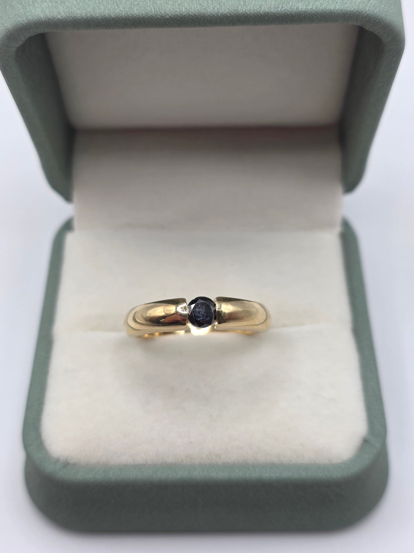 Heavy 9ct gold black diamond ring