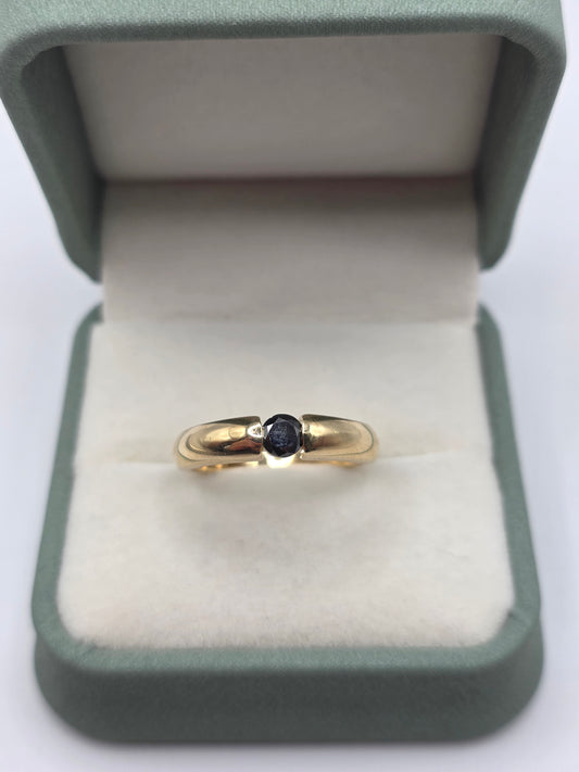 Heavy 9ct gold black diamond ring