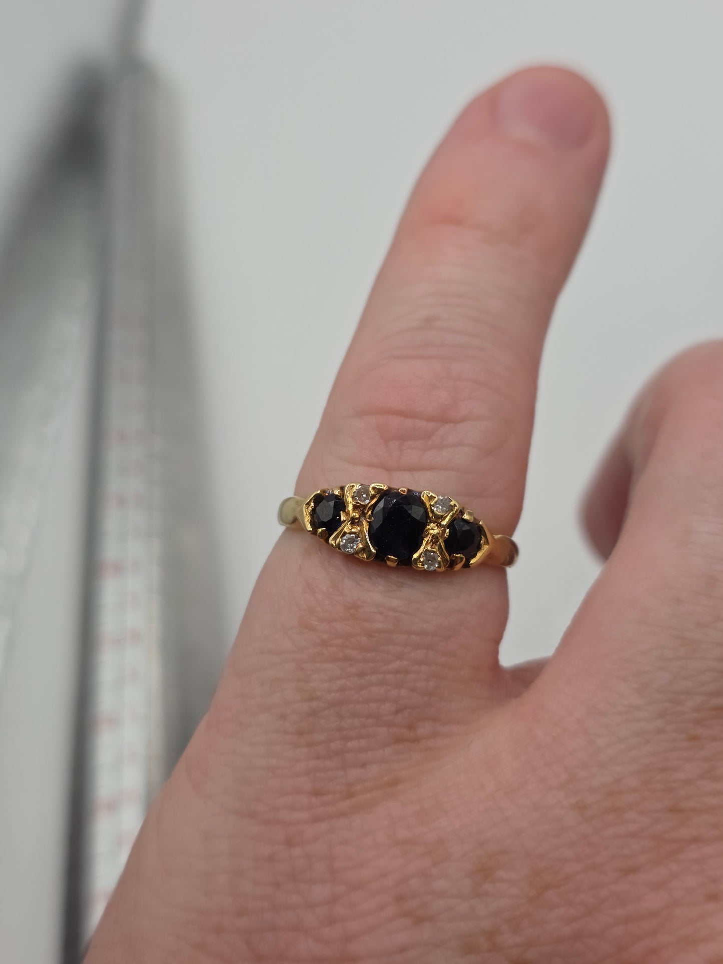 18ct gold sapphire and diamond ring