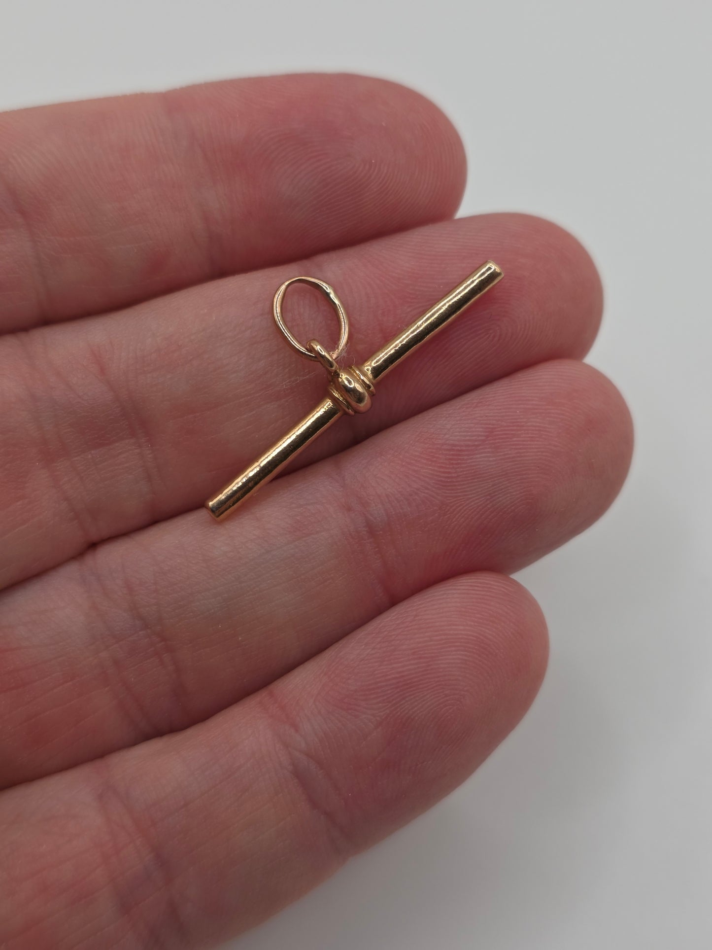 Antique 9ct gold T-Bar pendant