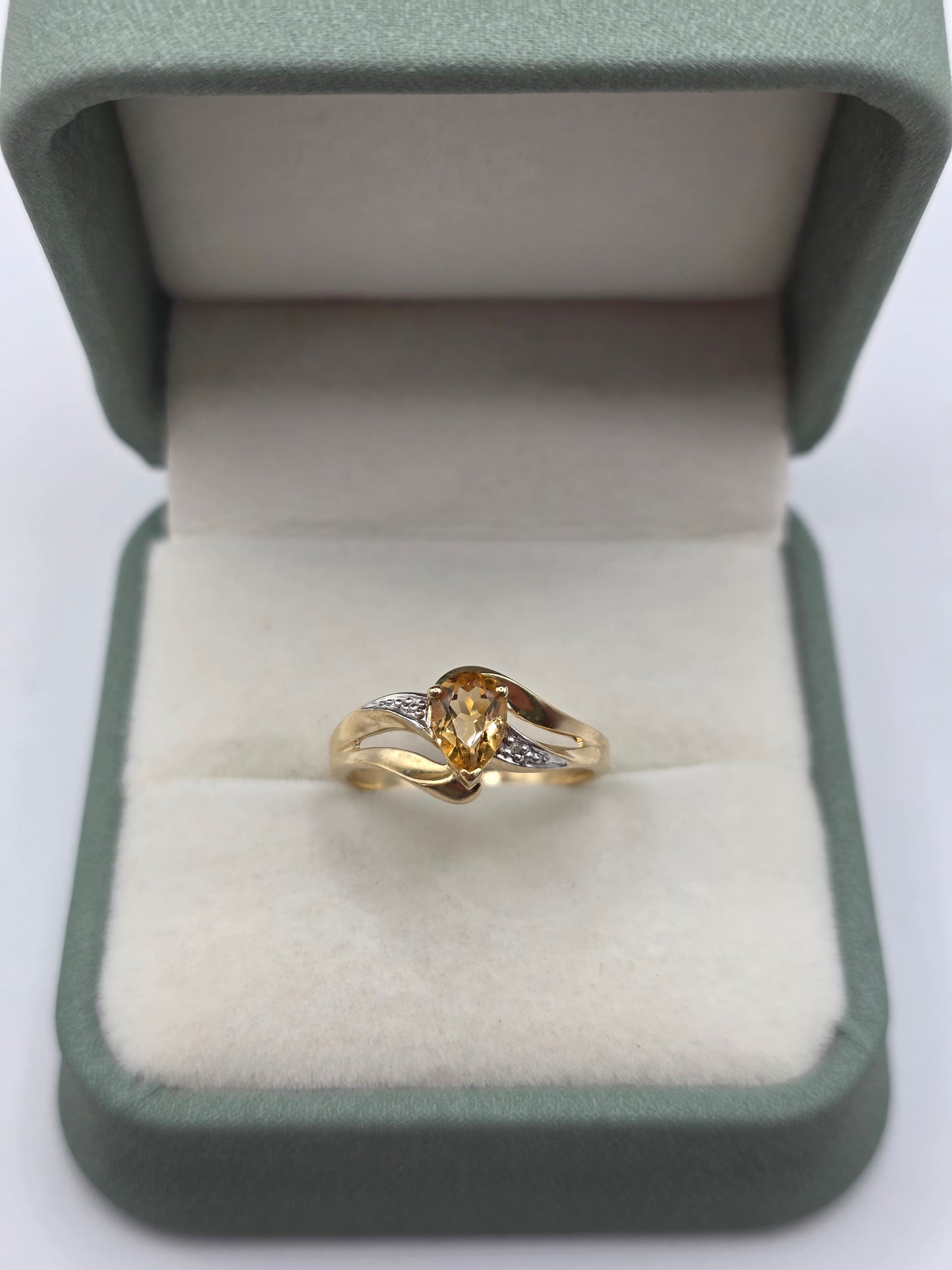 9ct gold citrine and diamond ring