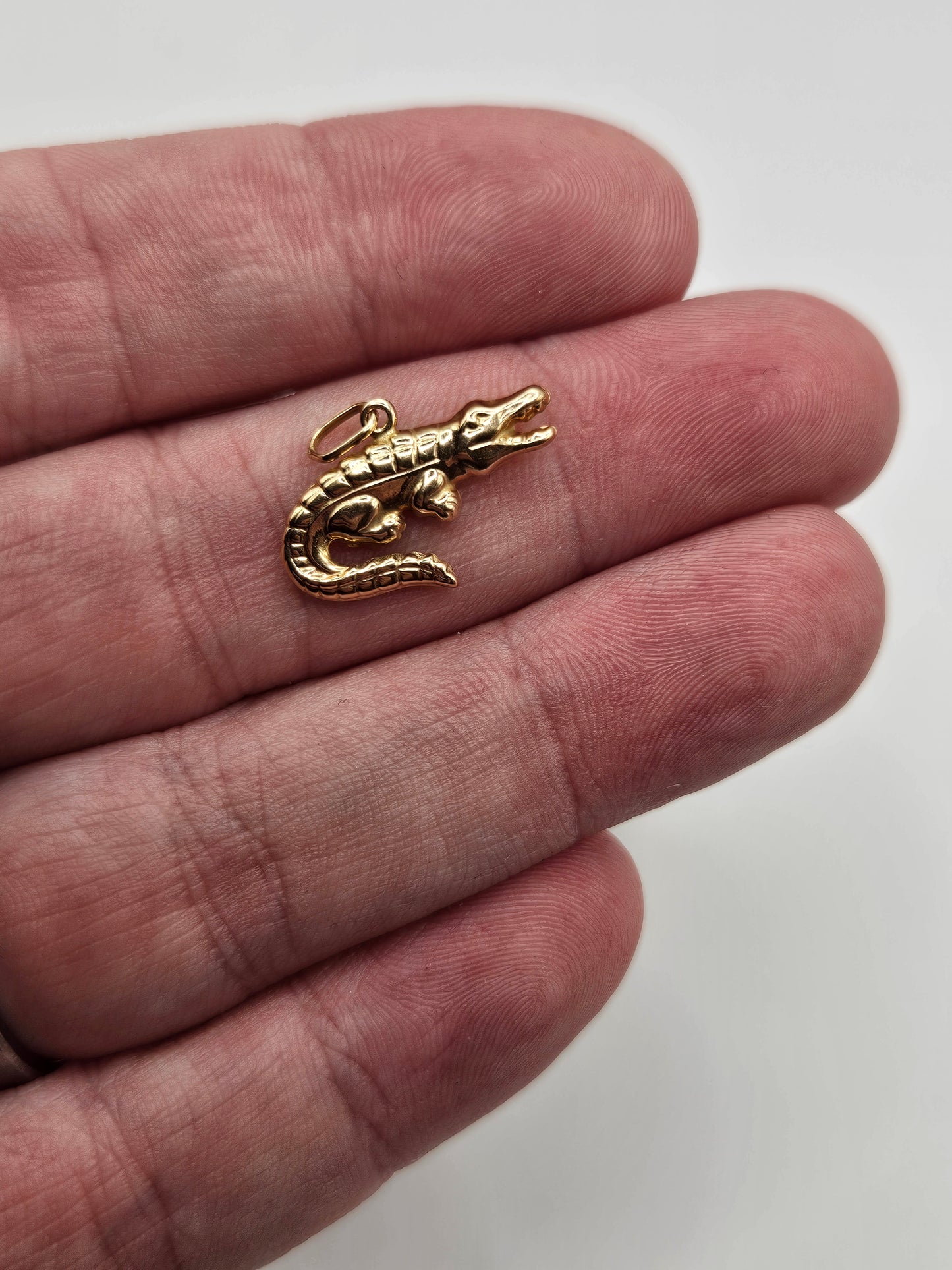 9ct gold crocodile charm