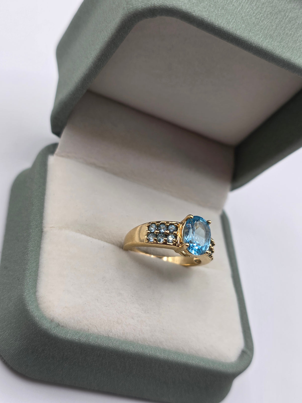 Heavy 9ct gold topaz ring