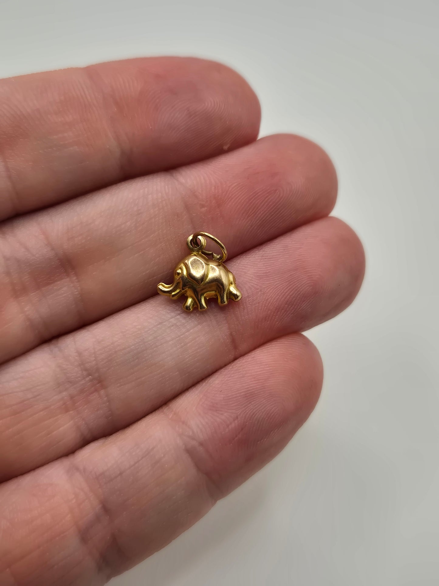 9ct gold elephant charm