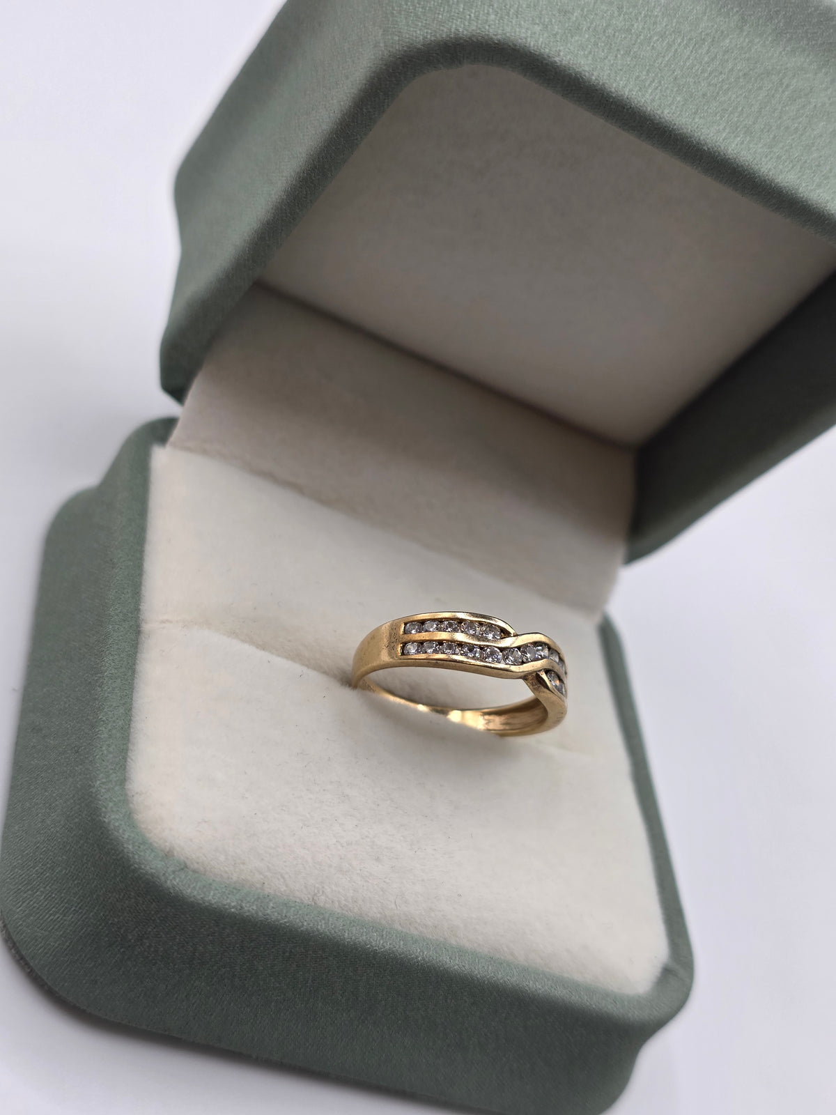 9ct gold cz ring