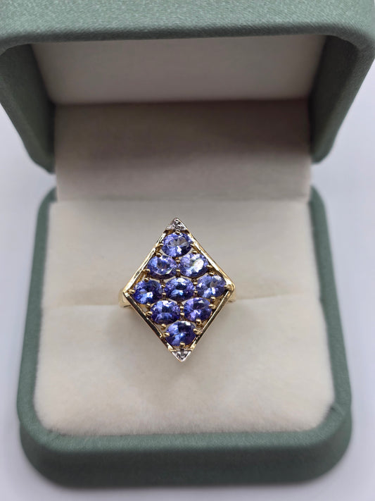 9ct gold tanzanite and diamond ring