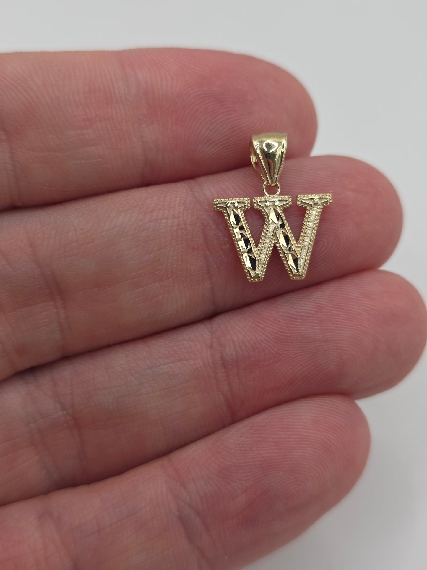9ct gold initial W pendant