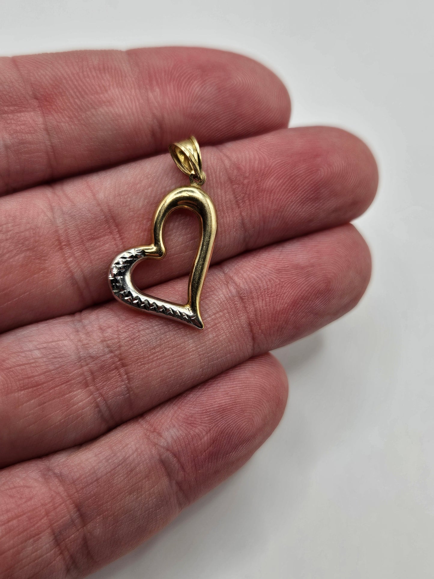 9ct gold heart pendant