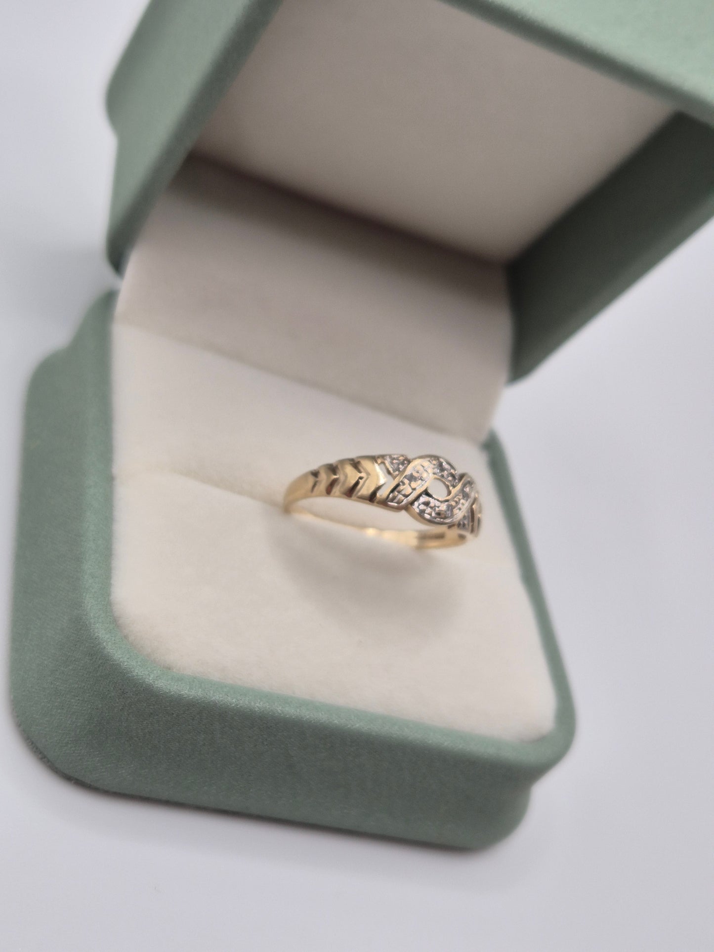 9ct gold diamond ring