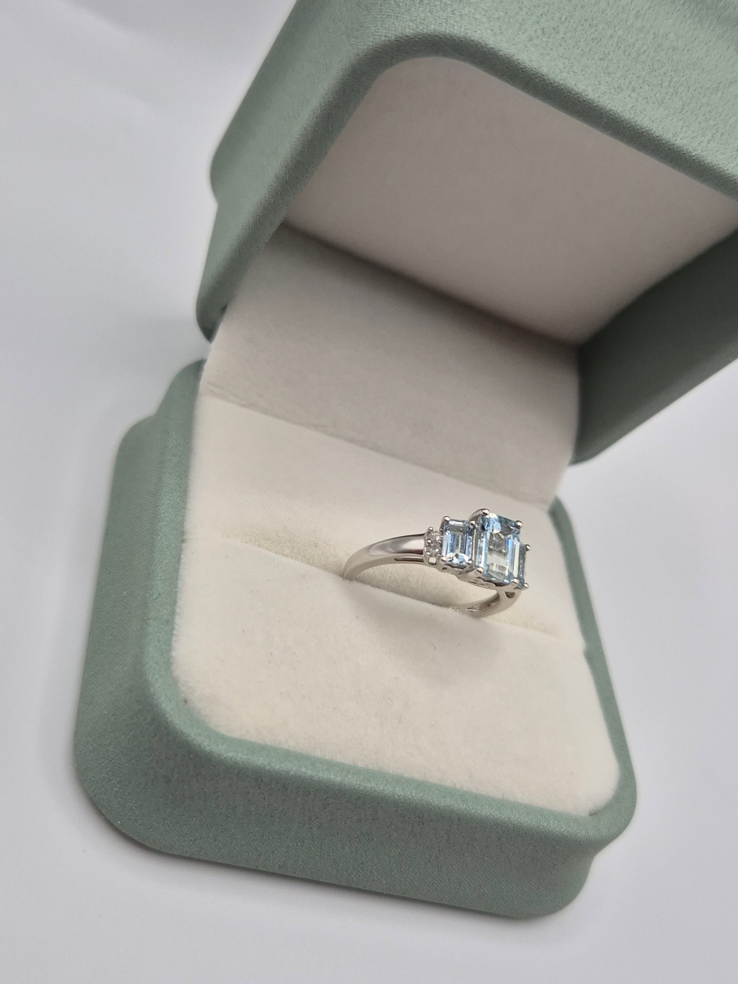9ct white gold topaz and diamond ring