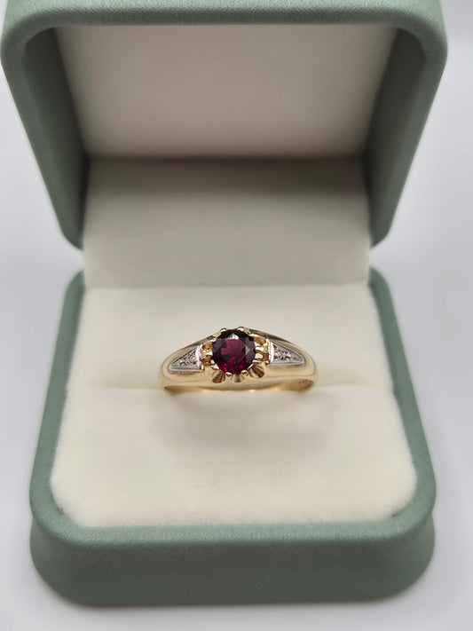 9ct gold garnet and diamond ring