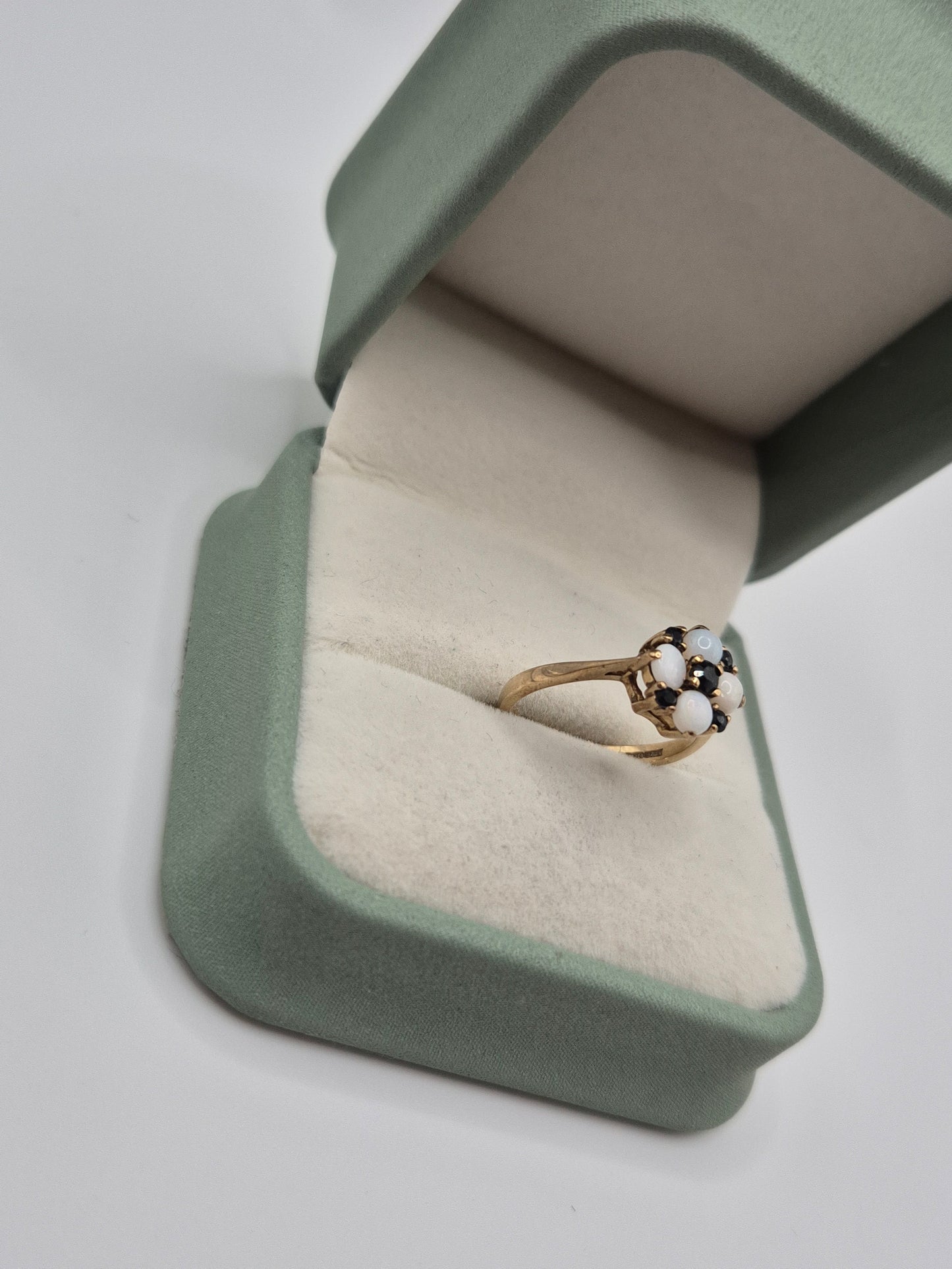 9ct gold sapphire and opal ring