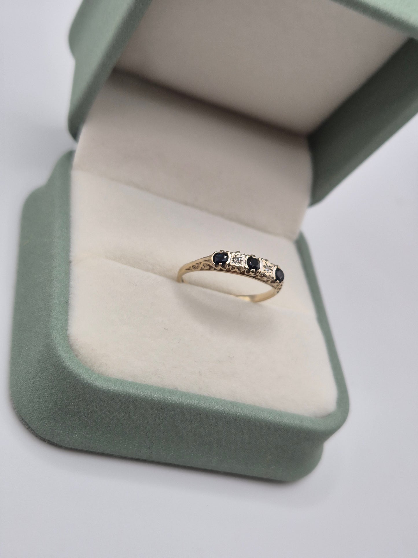 9ct gold sapphire and diamond ring