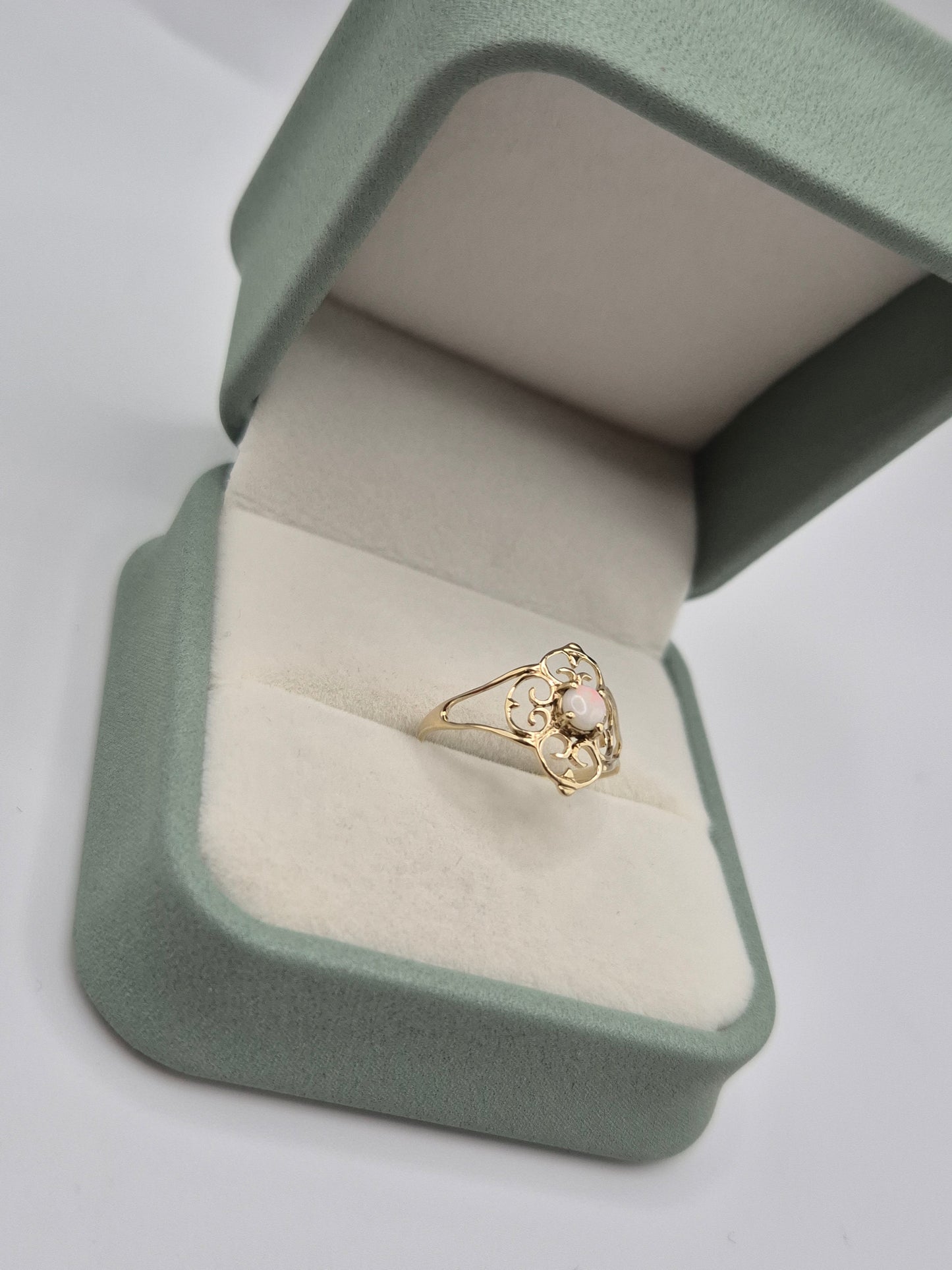 9ct gold opal ring
