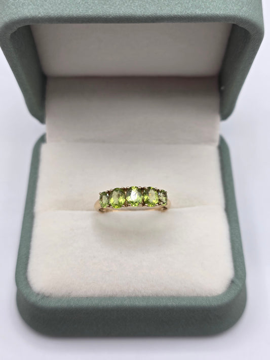 9ct gold peridot ring