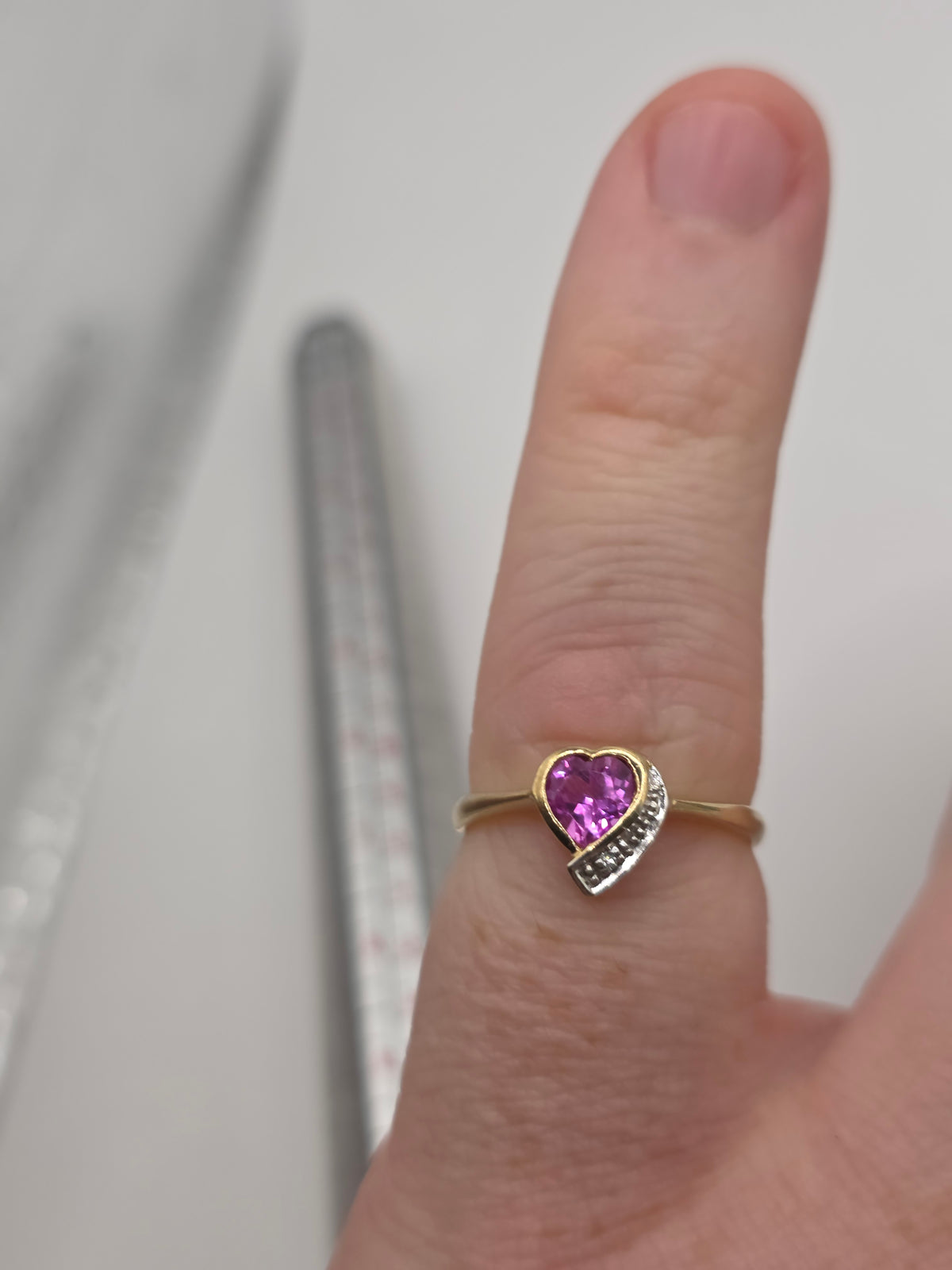 9ct gold pink sapphire and diamond ring