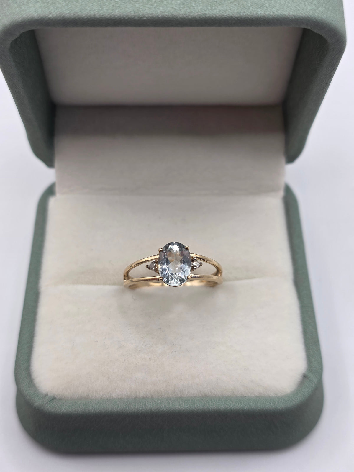 9ct gold aquamarine and diamond ring