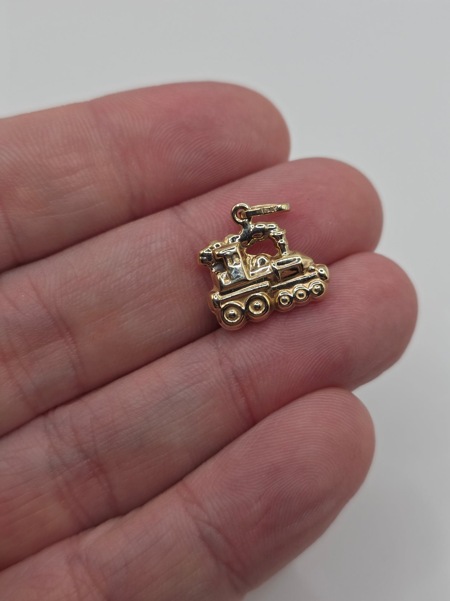 9ct gold train charm