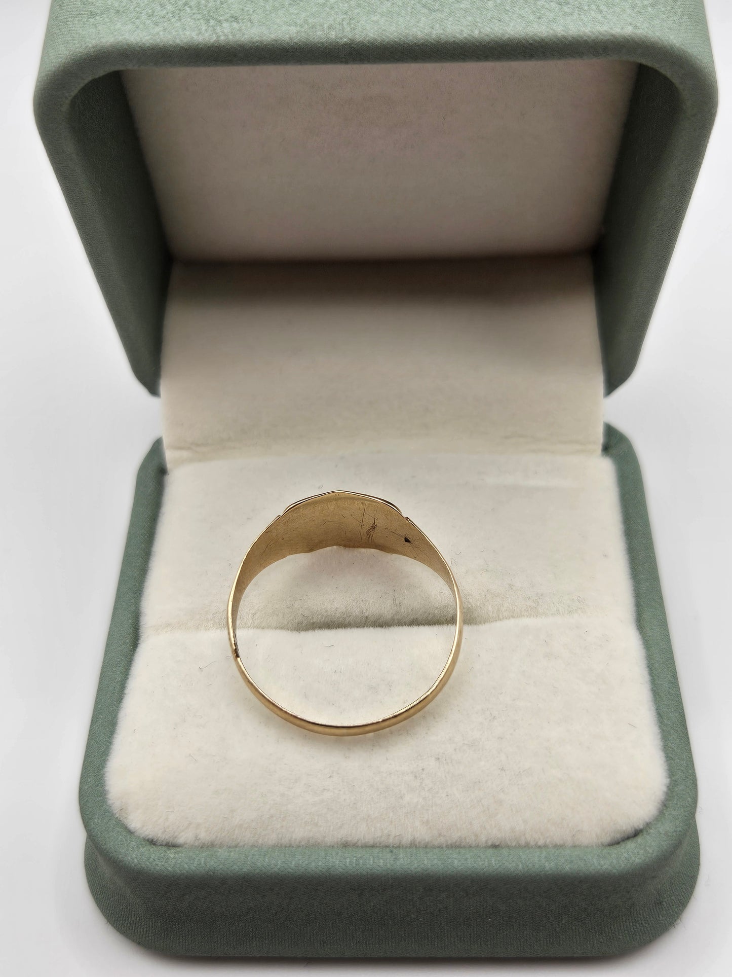 9ct gold engraved shield signet ring