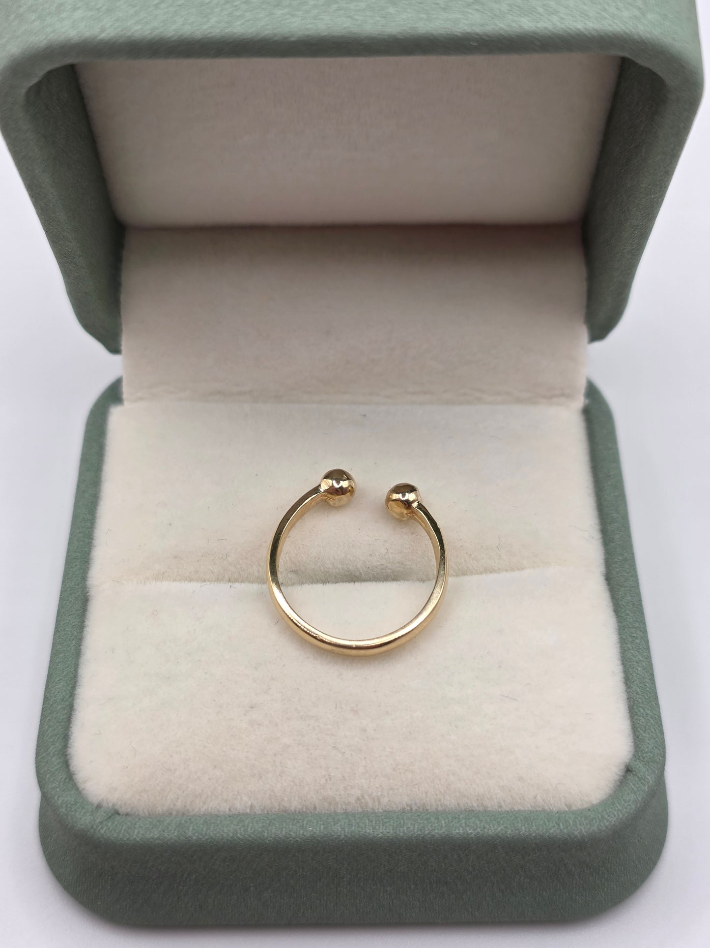9ct gold torque ring