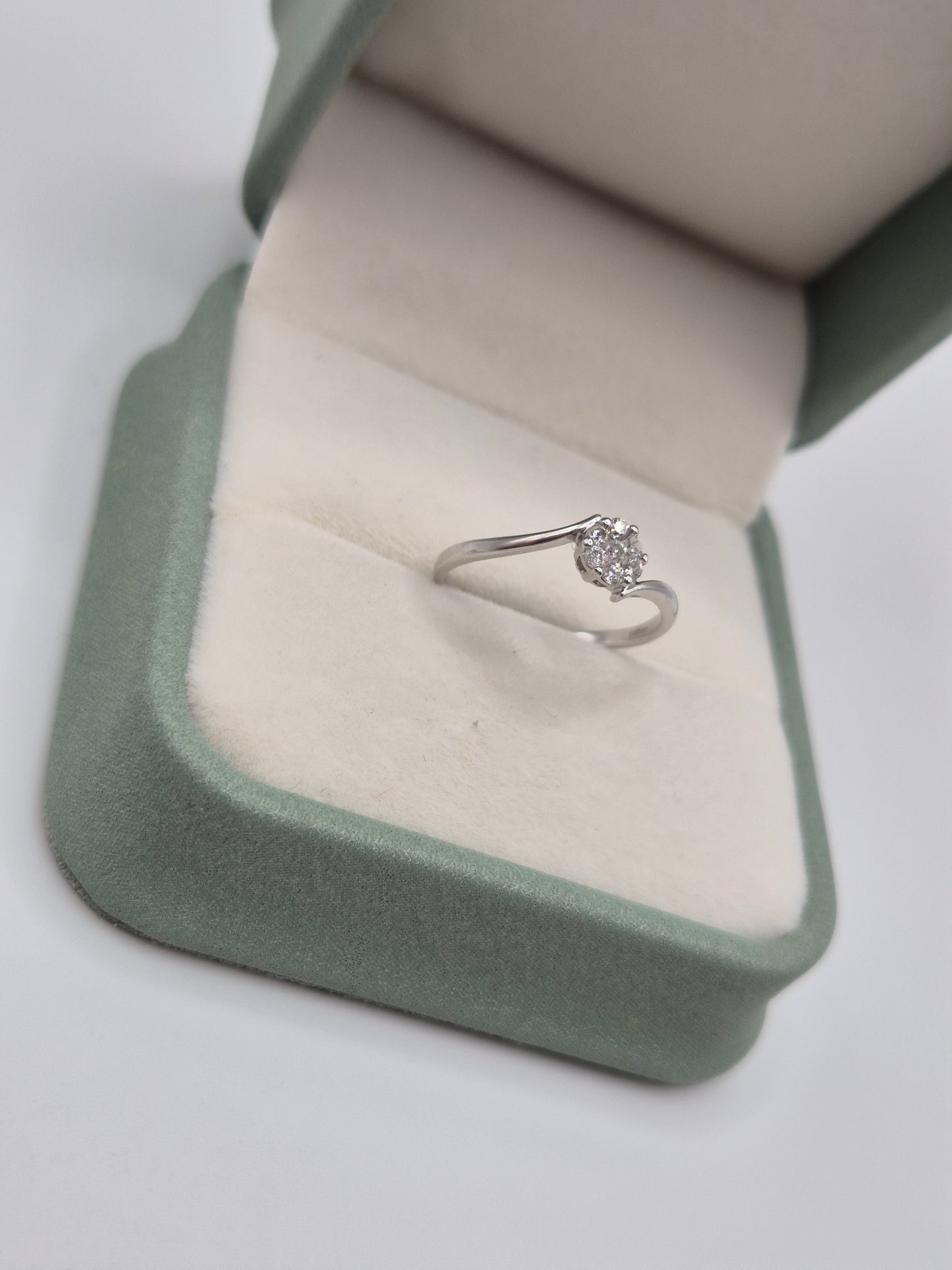 9ct white gold diamond cluster ring